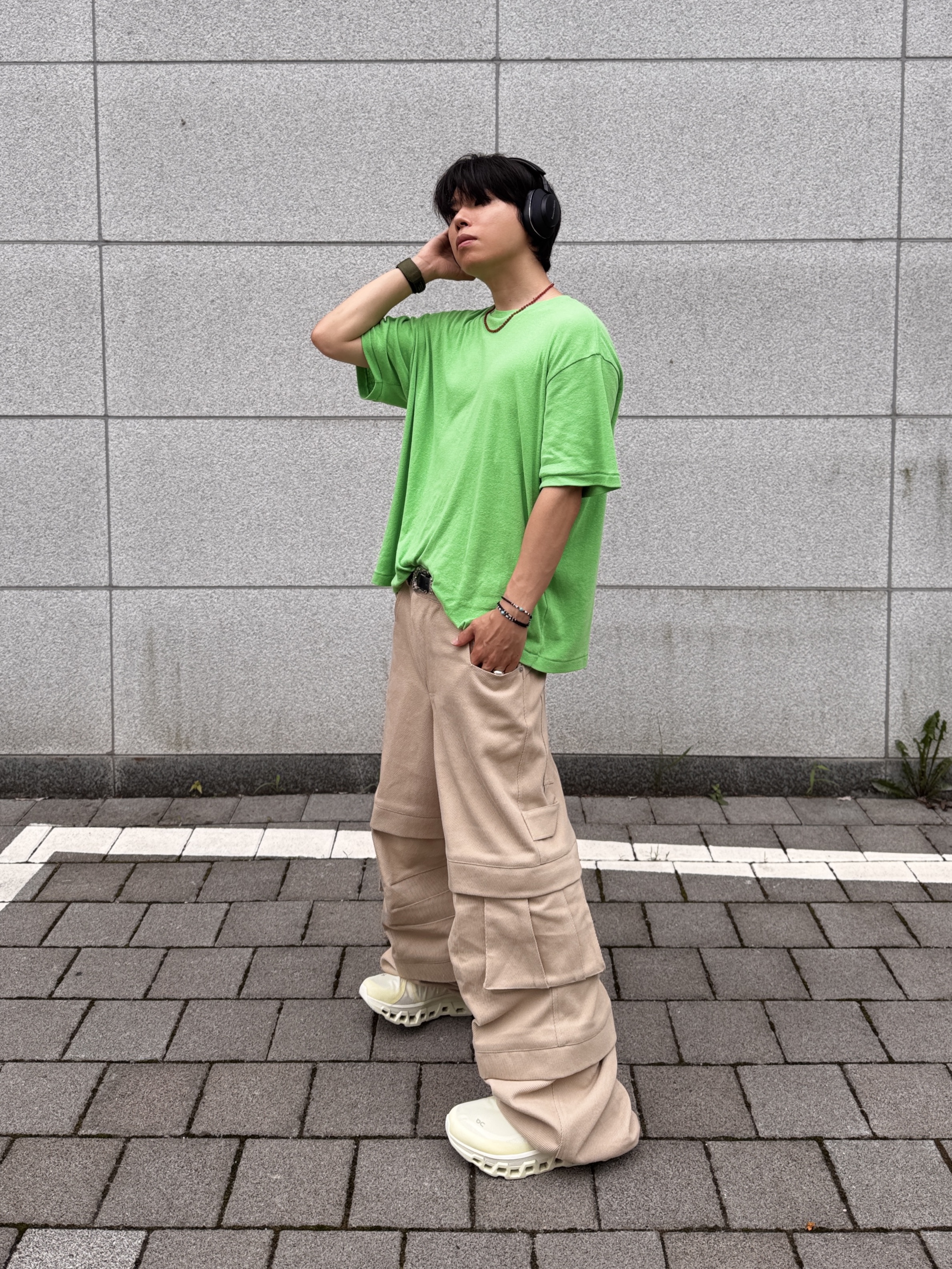 Kamien Titan Baggy Pants Beige, On Running x Post Archive Faction (Paf) Cloudmonster 2 Seedling White 착용 스타일 - 1
