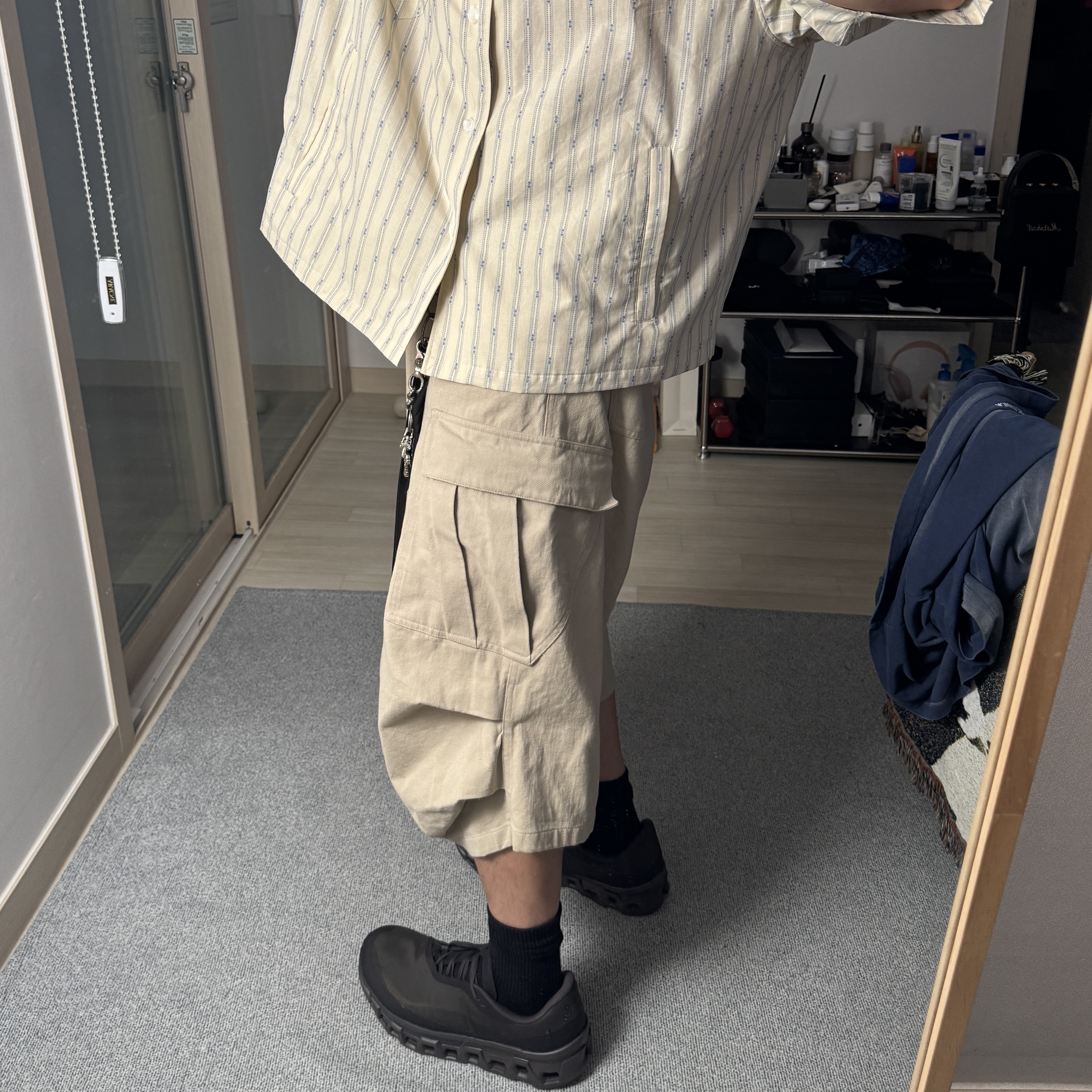 Nonnod Vacation Shirt Yellow Stipe, Nonnod Side Cargo Shorts Beige 착용 스타일 - 2
