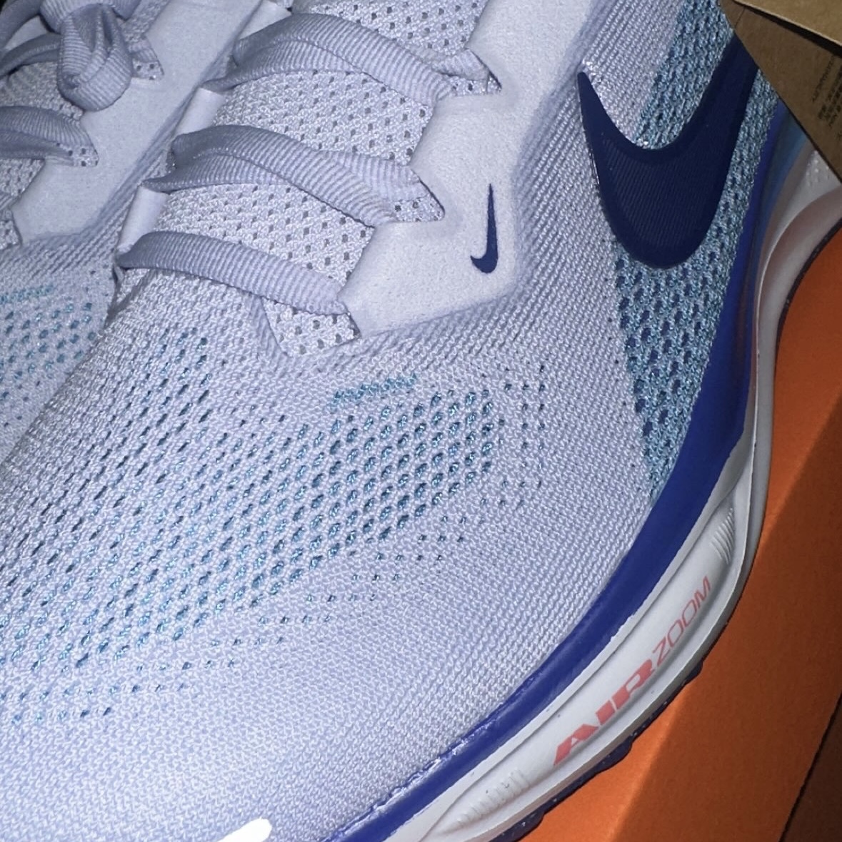 Nike Air Zoom Pegasus 41 Ghost Football Grey 착용 스타일
