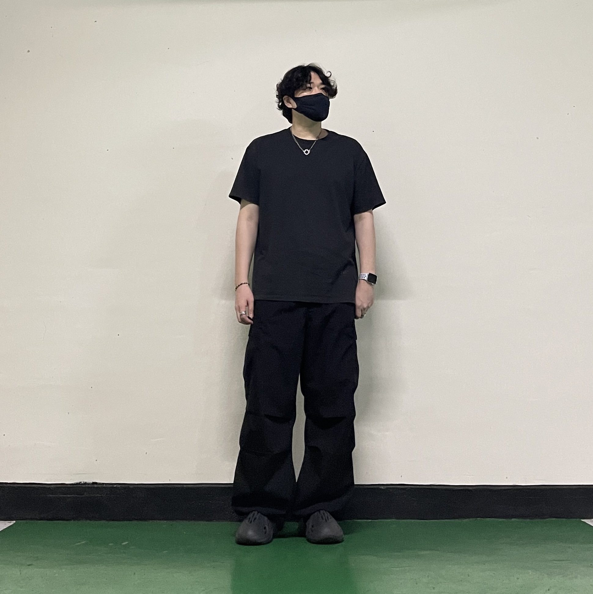 Adidas Yeezy Foam RNNR Onyx, Haleine H.A Layered Necklace (VA203) 착용 스타일 - 1