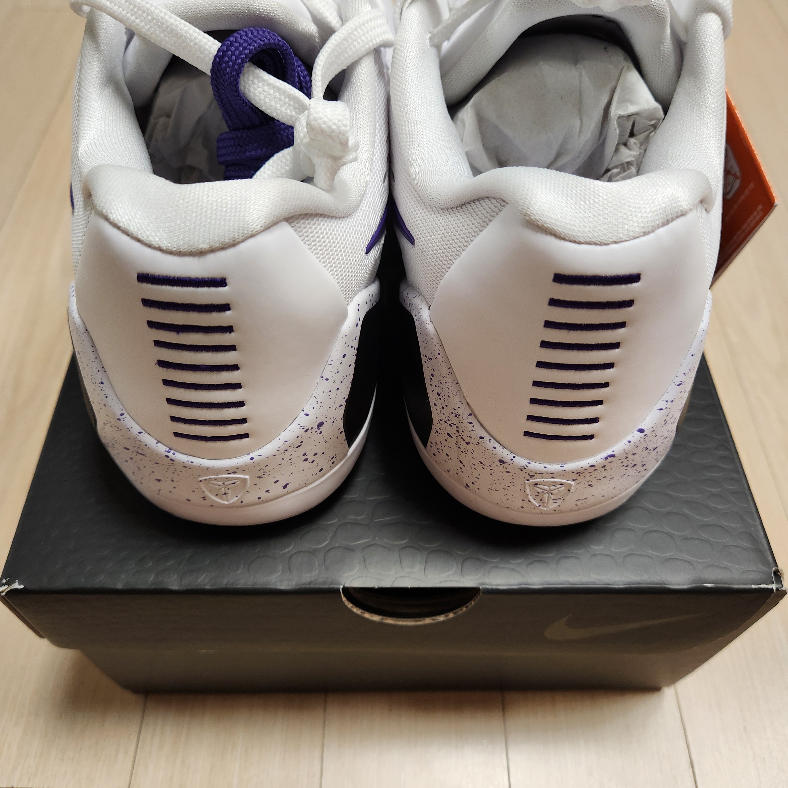 Nike Kobe 9 Elite Low EM Protro White Court Purple 착용 스타일 - 6