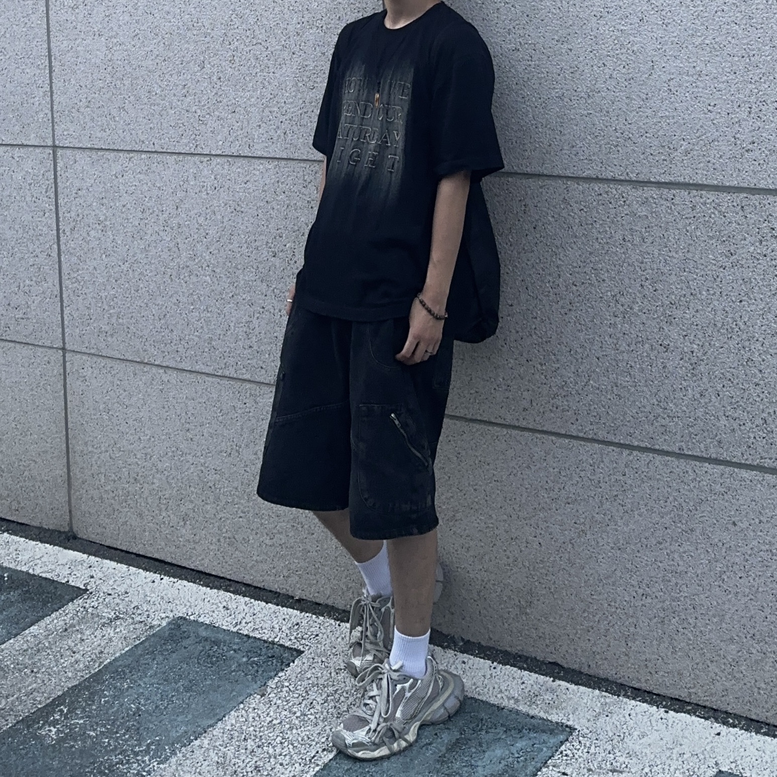 Balenciaga 3XL Sneakers Light Beige 착용 스타일