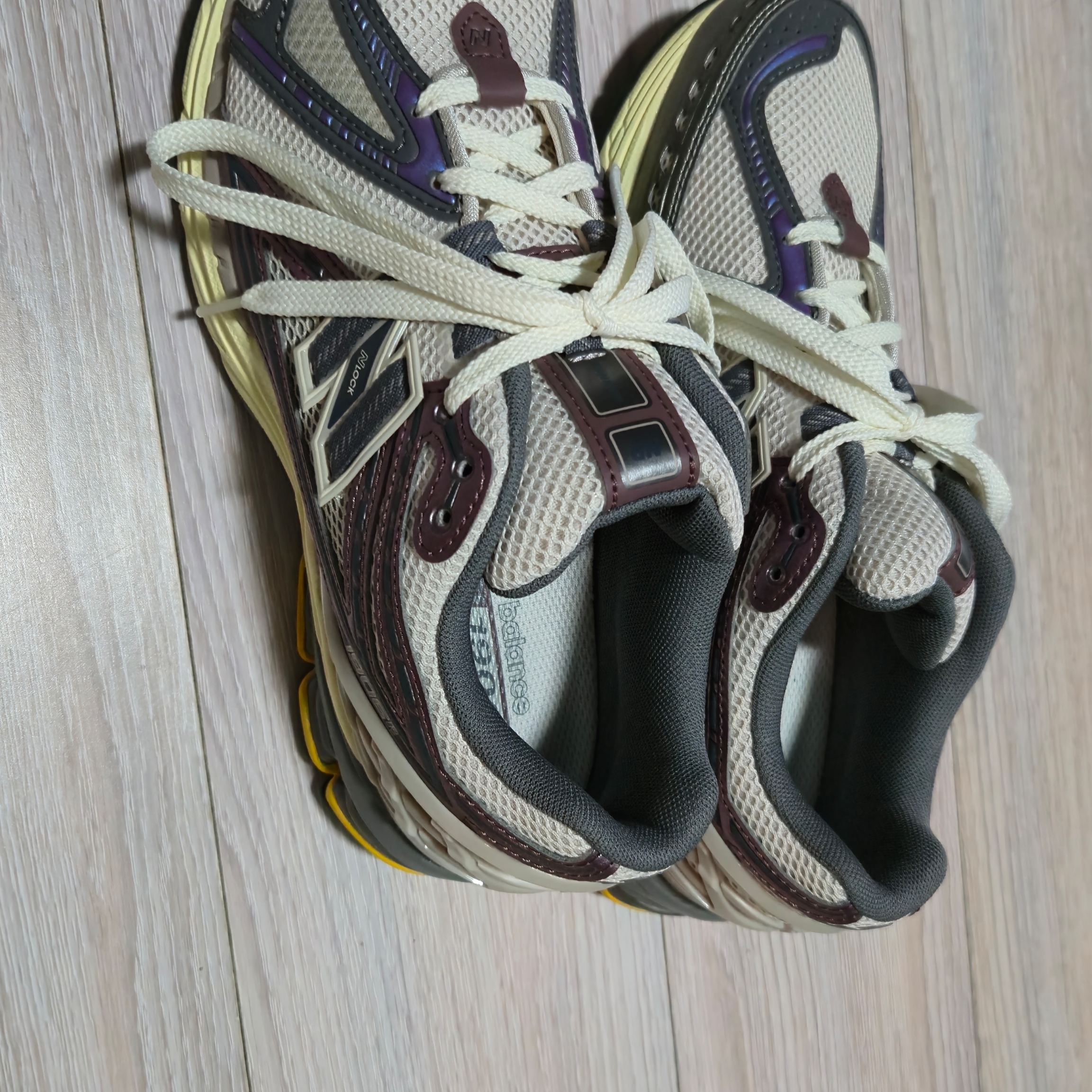 New Balance 1906R Licorice 착용 스타일