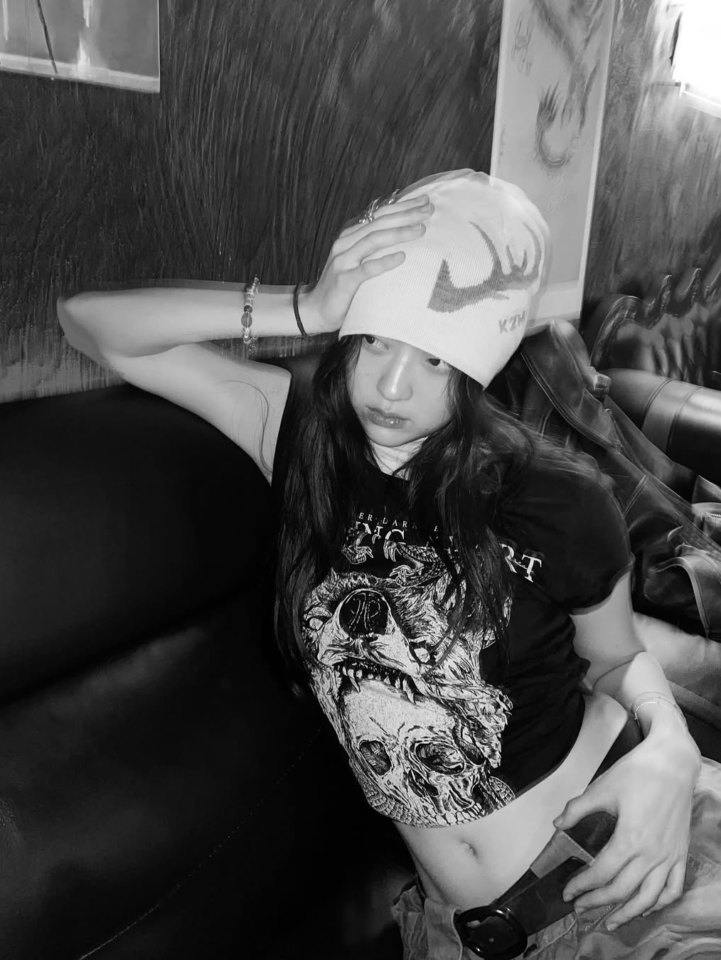 KZM Antler Skull Cap Light Grey 착용 스타일