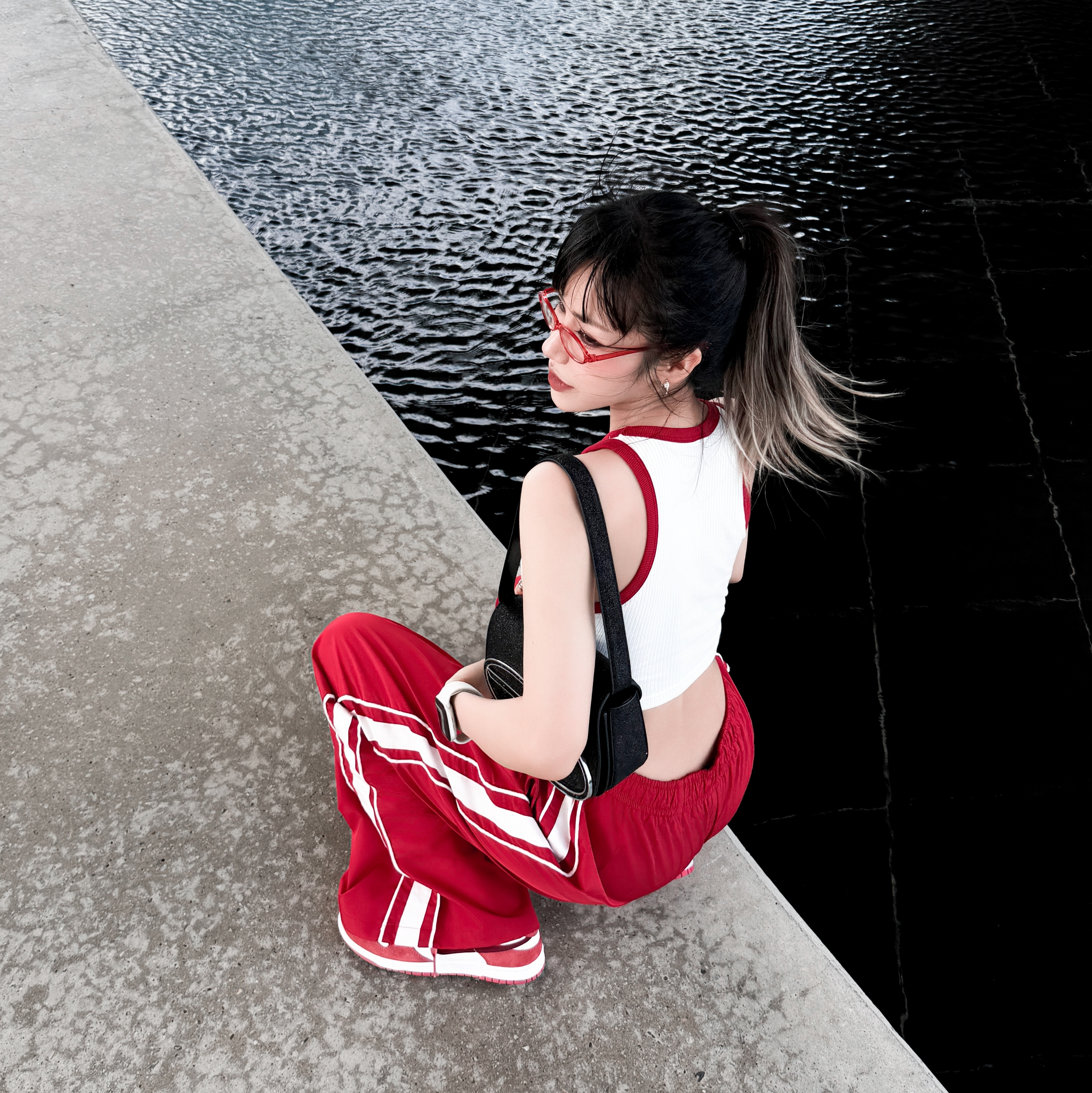 Diesel 1DR Shoulder Bag in Glitter Fabric Black, (W) Nike Dunk Low Valentine Day White Adobe 착용 스타일 - 7