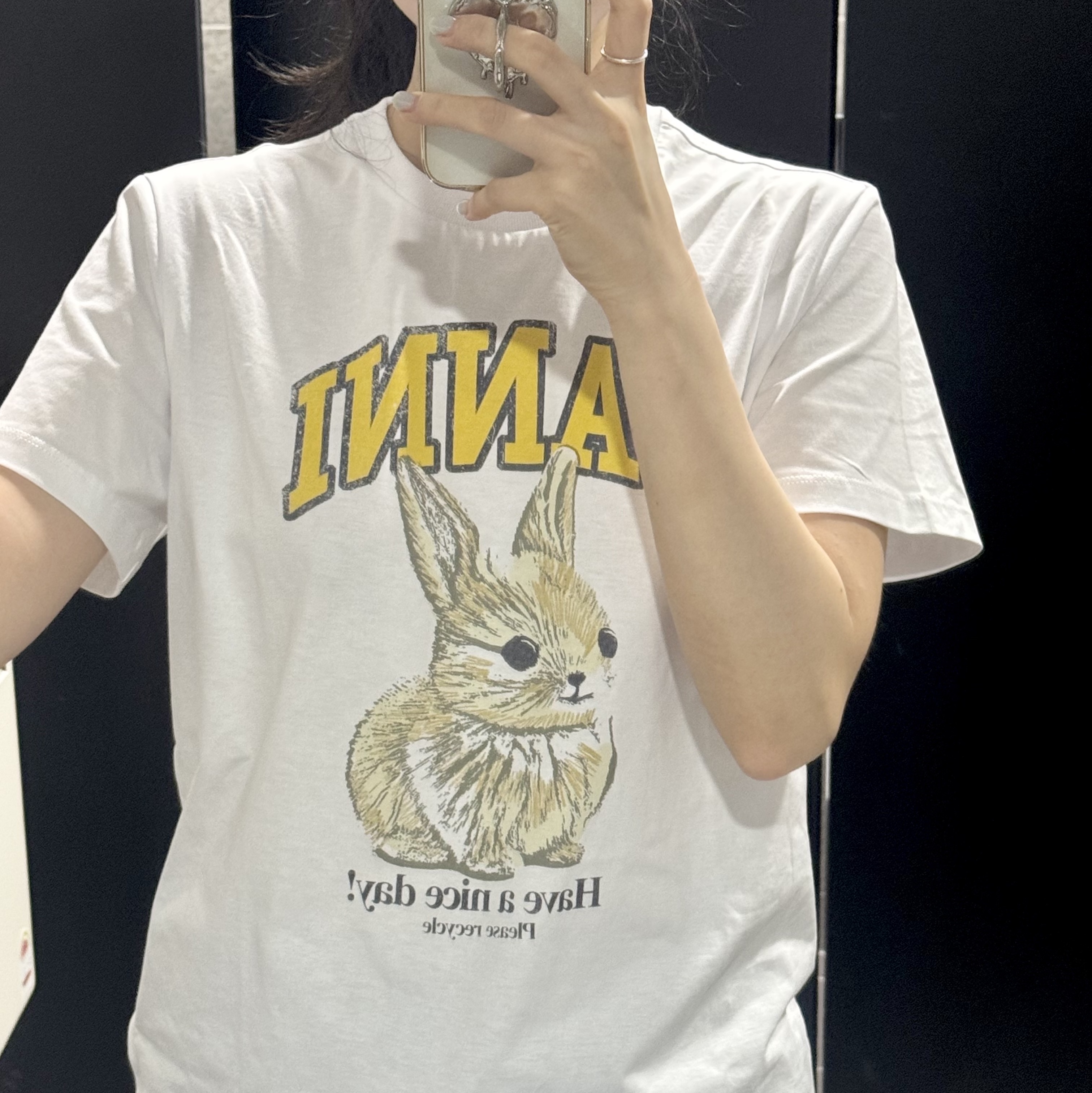 (W) Ganni Relaxed Jersey Bunny T-Shirt Bright White 착용 스타일