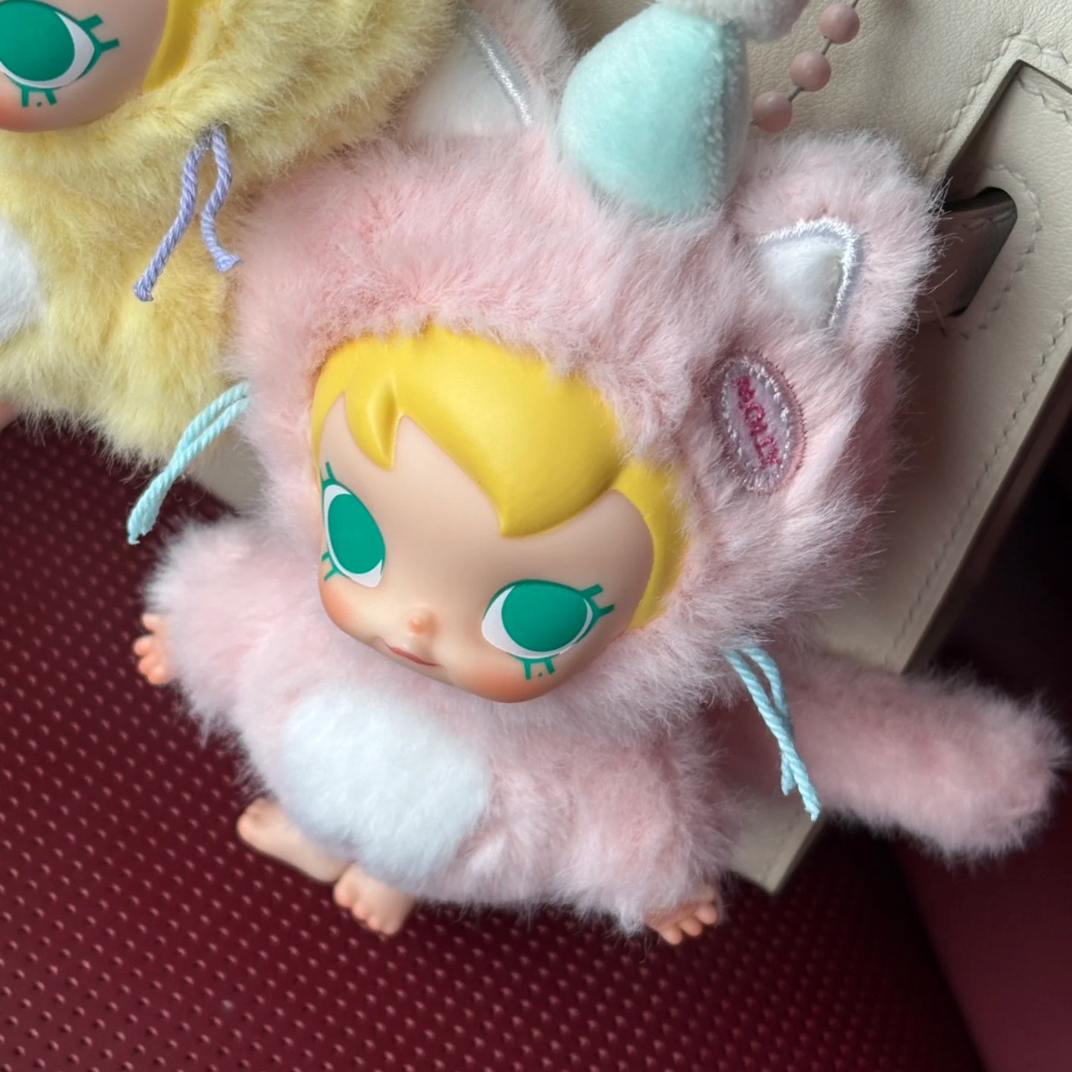 Pop Mart Baby Molly Pocket Friends Series Vinyl Plush Pendant Who's the Good Girl (Opened Case) 착용 스타일