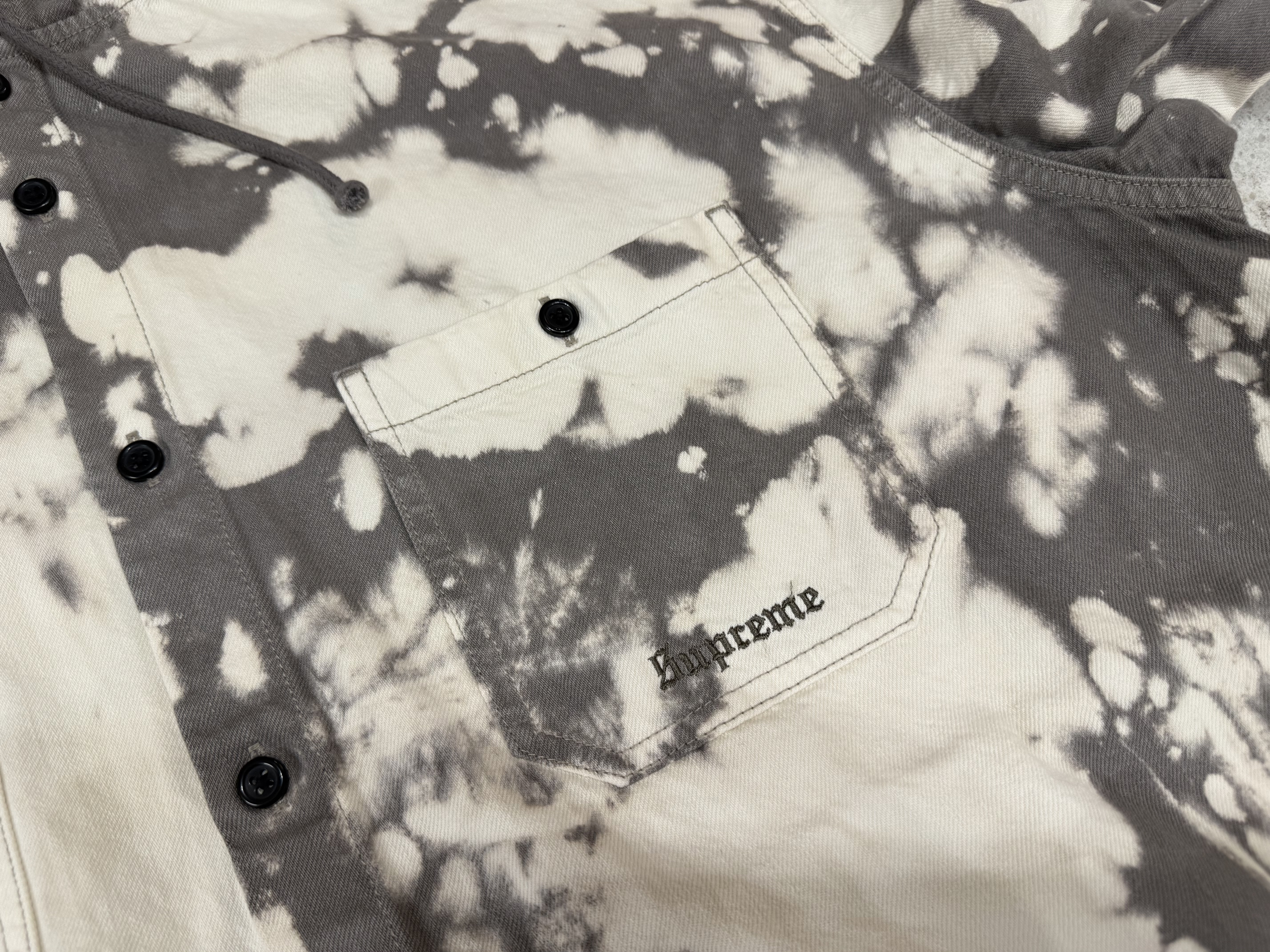 Supreme Hooded Denim Shirt Bleached - 25SS, Supreme Hooded Denim Shirt Washed Indigo - 25SS 착용 스타일 - 5