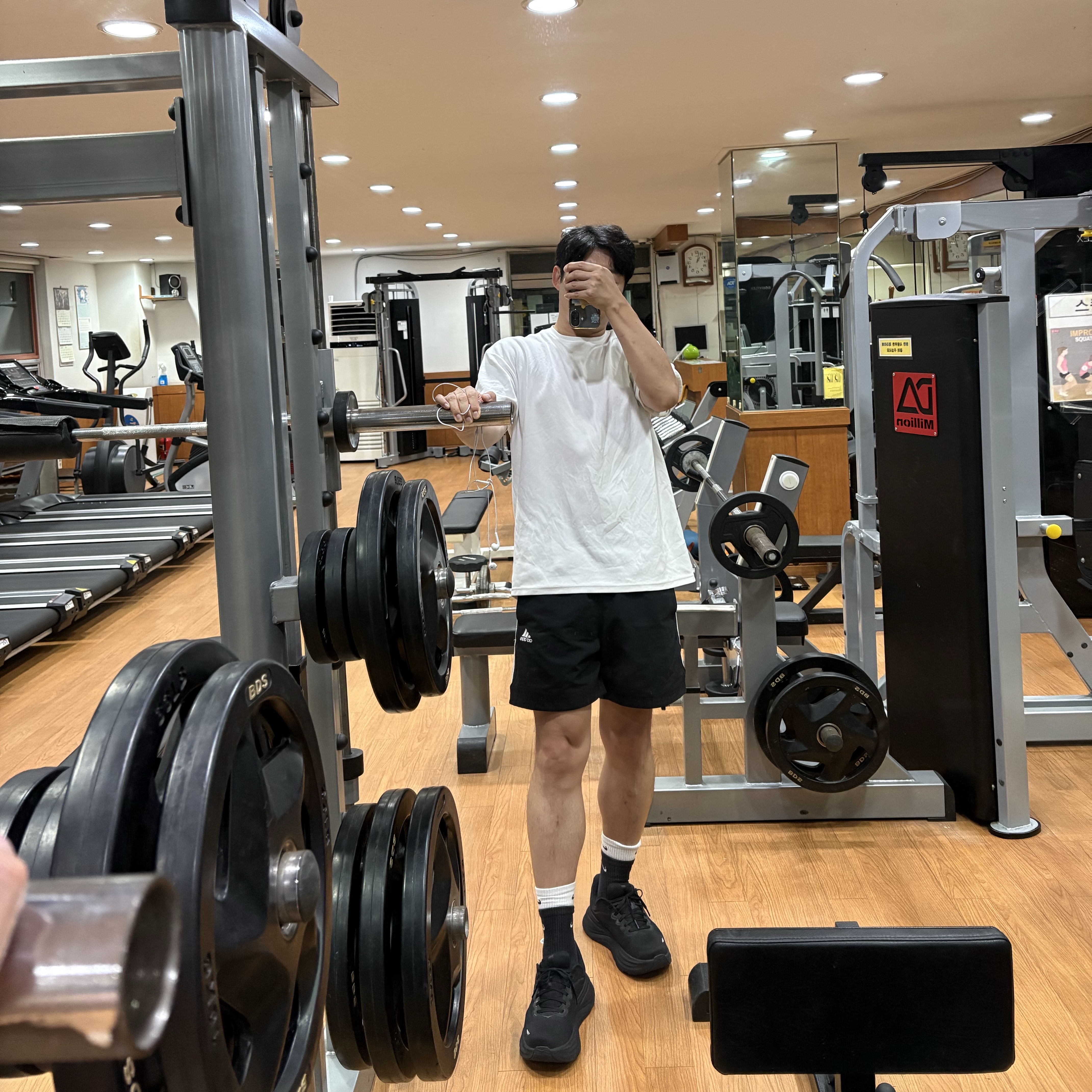 Hoka Bondi 9 Black - Wide, Adidas Essential French Terry 3S Shorts Black - KR Sizing 착용 스타일
