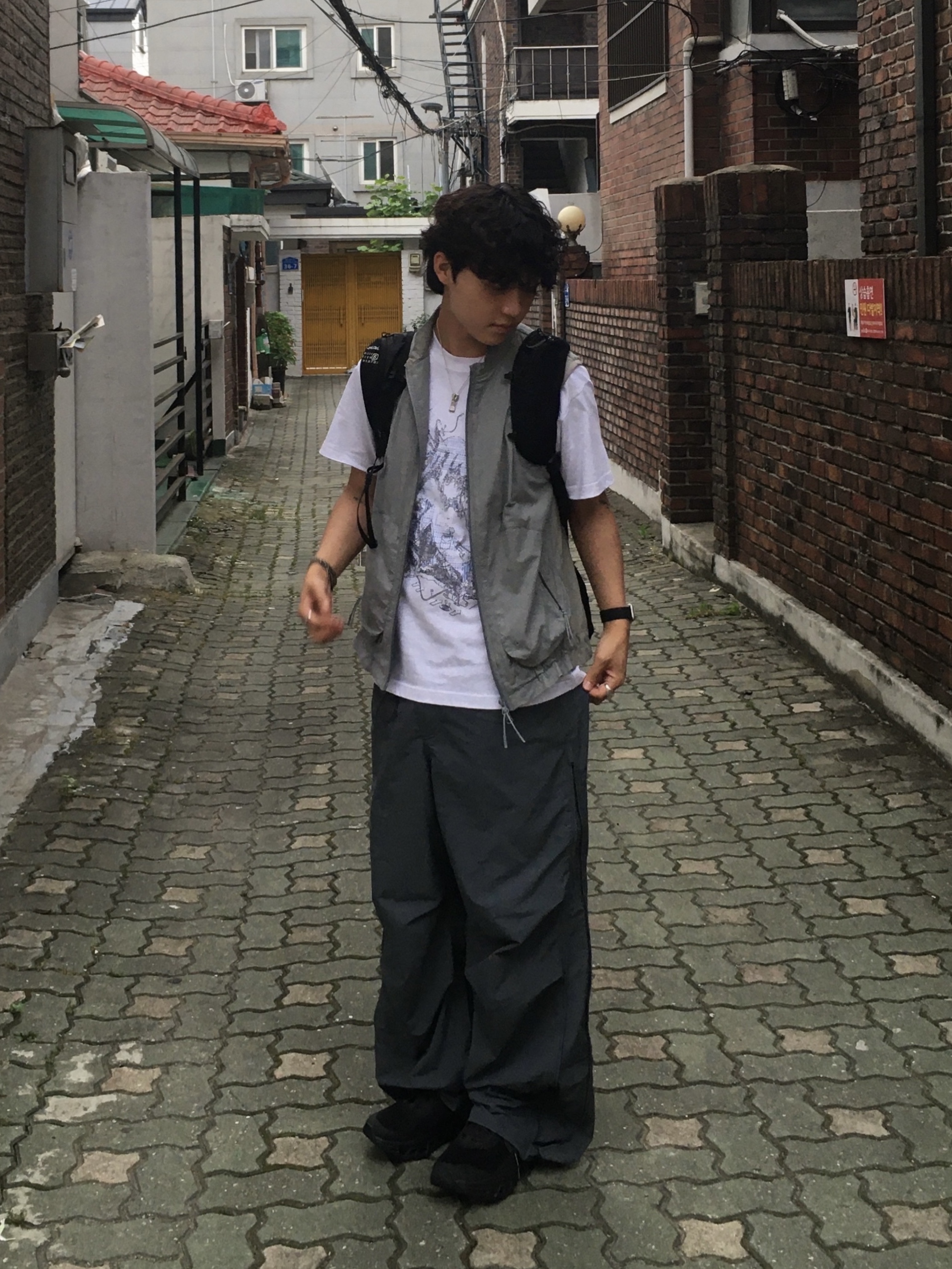 Sansan Gear Terraface Vest Blue Grey, Sansan Gear Xunhuan T-Shirt White 착용 스타일
