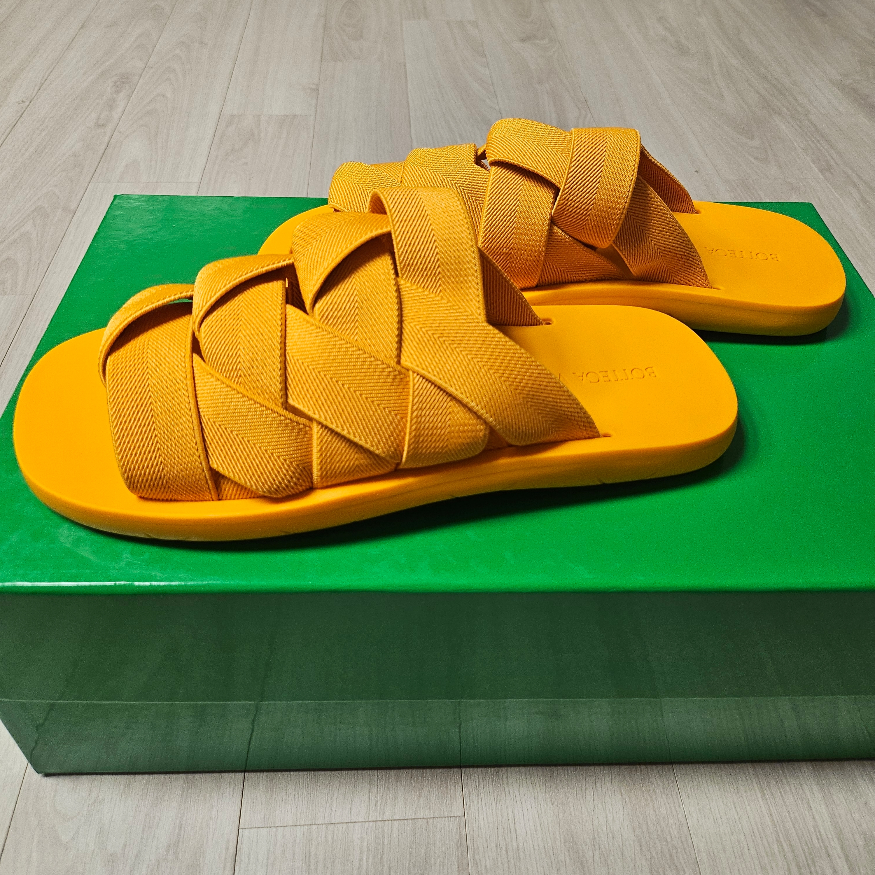 Bottega Veneta Plat Mule Tangerine 착용 스타일 - 1