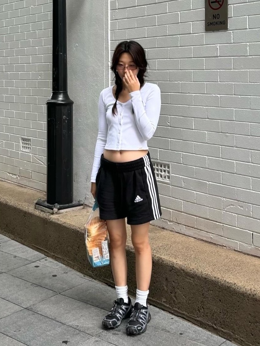 (W) Bohemian Seoul Basic Round Button Long Sleeve T-Shirt White, Adidas Aeroready Essentials 3-Stripes Shorts Black White - KR Sizing 착용 스타일