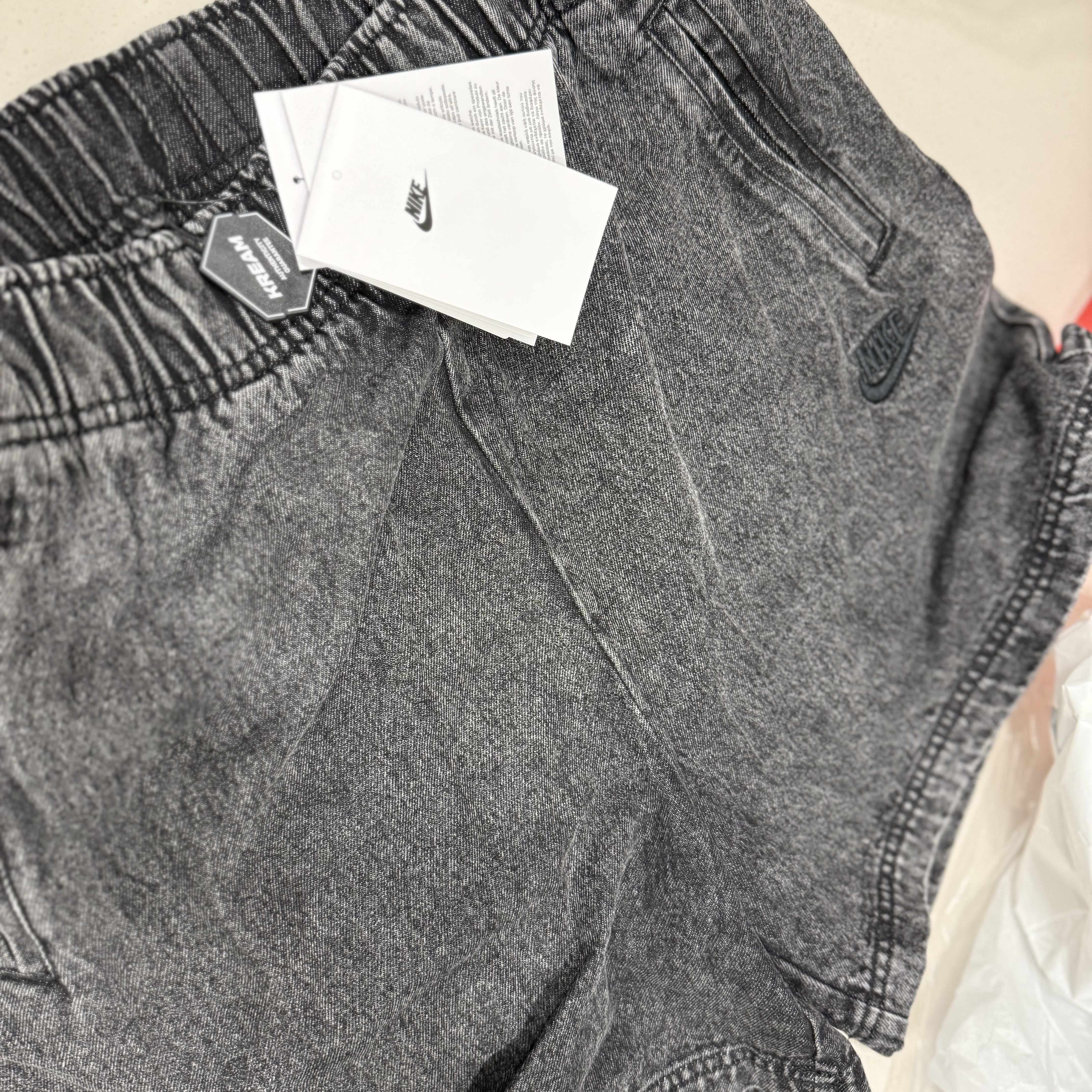 (W) Nike NSW Denim Shorts Black 착용 스타일