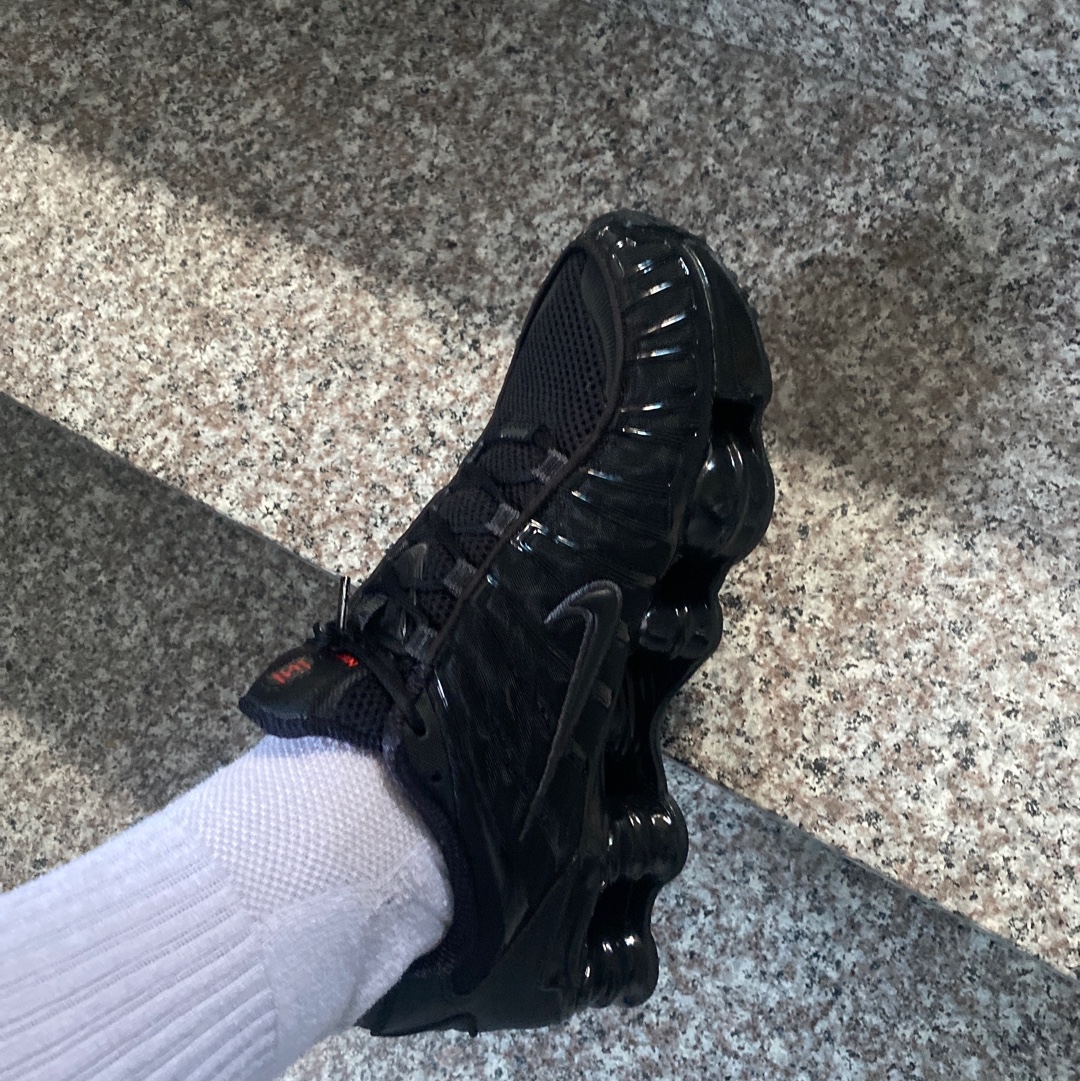 (W) Nike Shox TL Black and Max Orange 착용 스타일