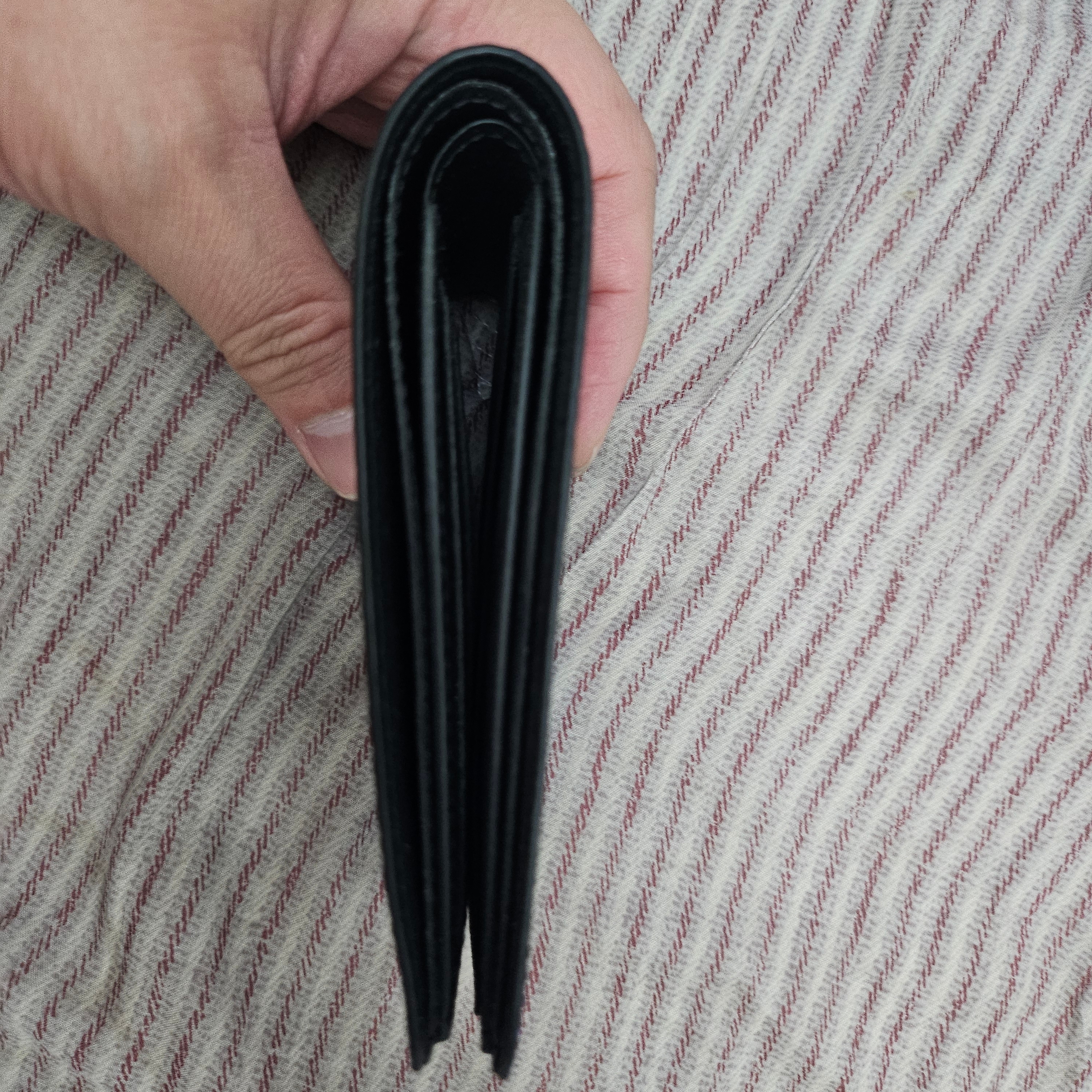 Louis Vuitton Multiple Wallet Sunrise Monogram Eclipse 착용 스타일 - 3