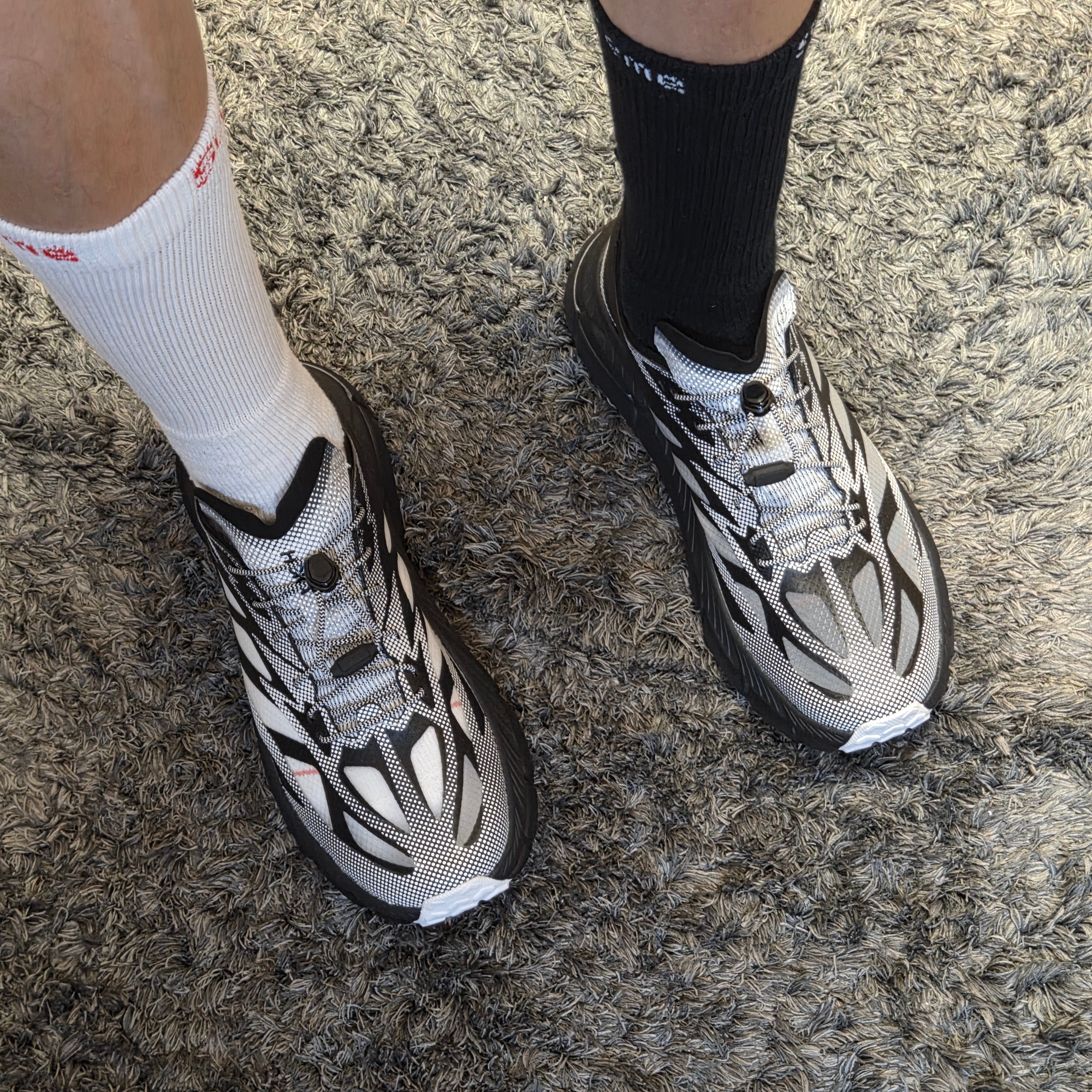 Hoka Mafate Speed 4 Lite TS Black White 착용 스타일