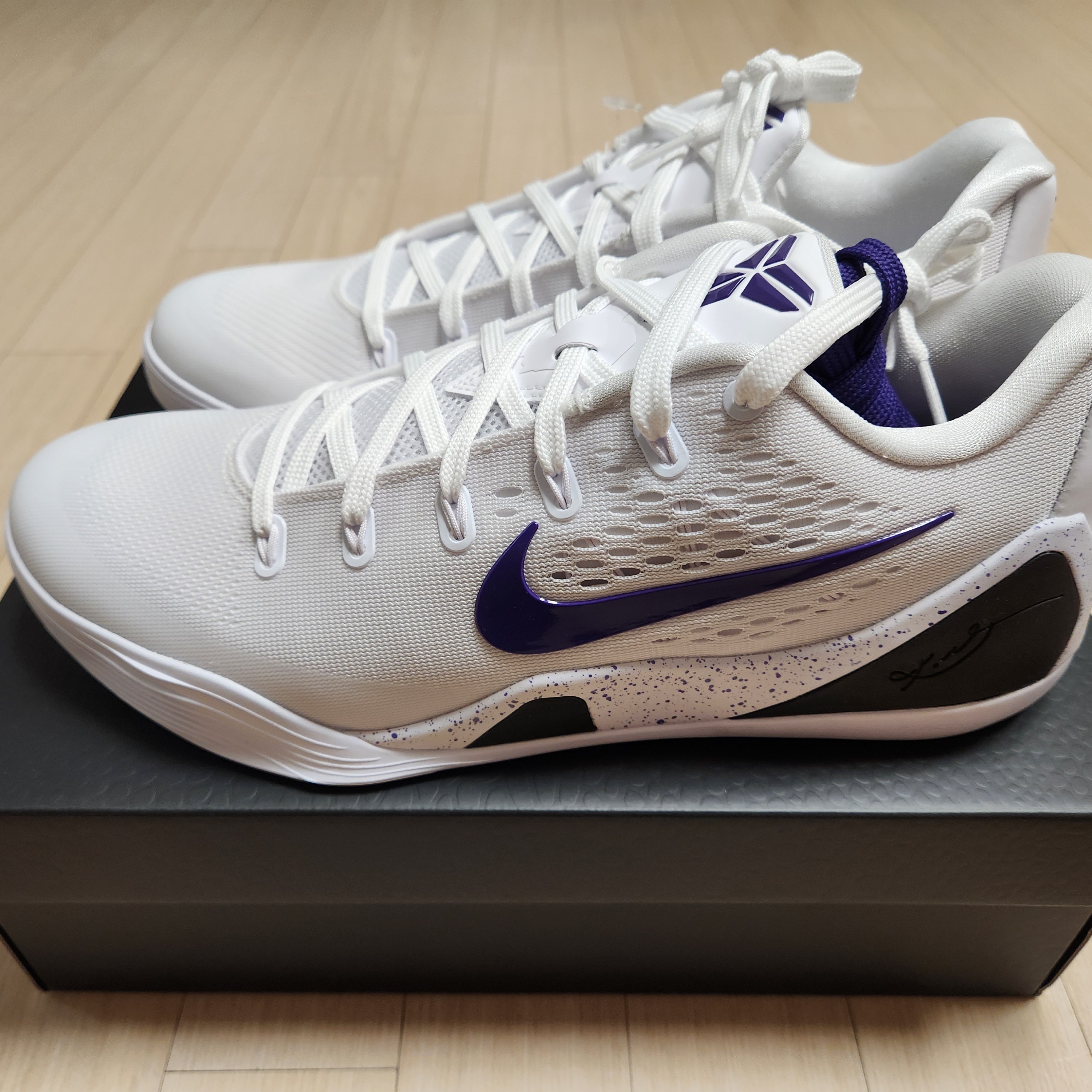 Nike Kobe 9 Elite Low EM Protro White Court Purple 착용 스타일 - 4