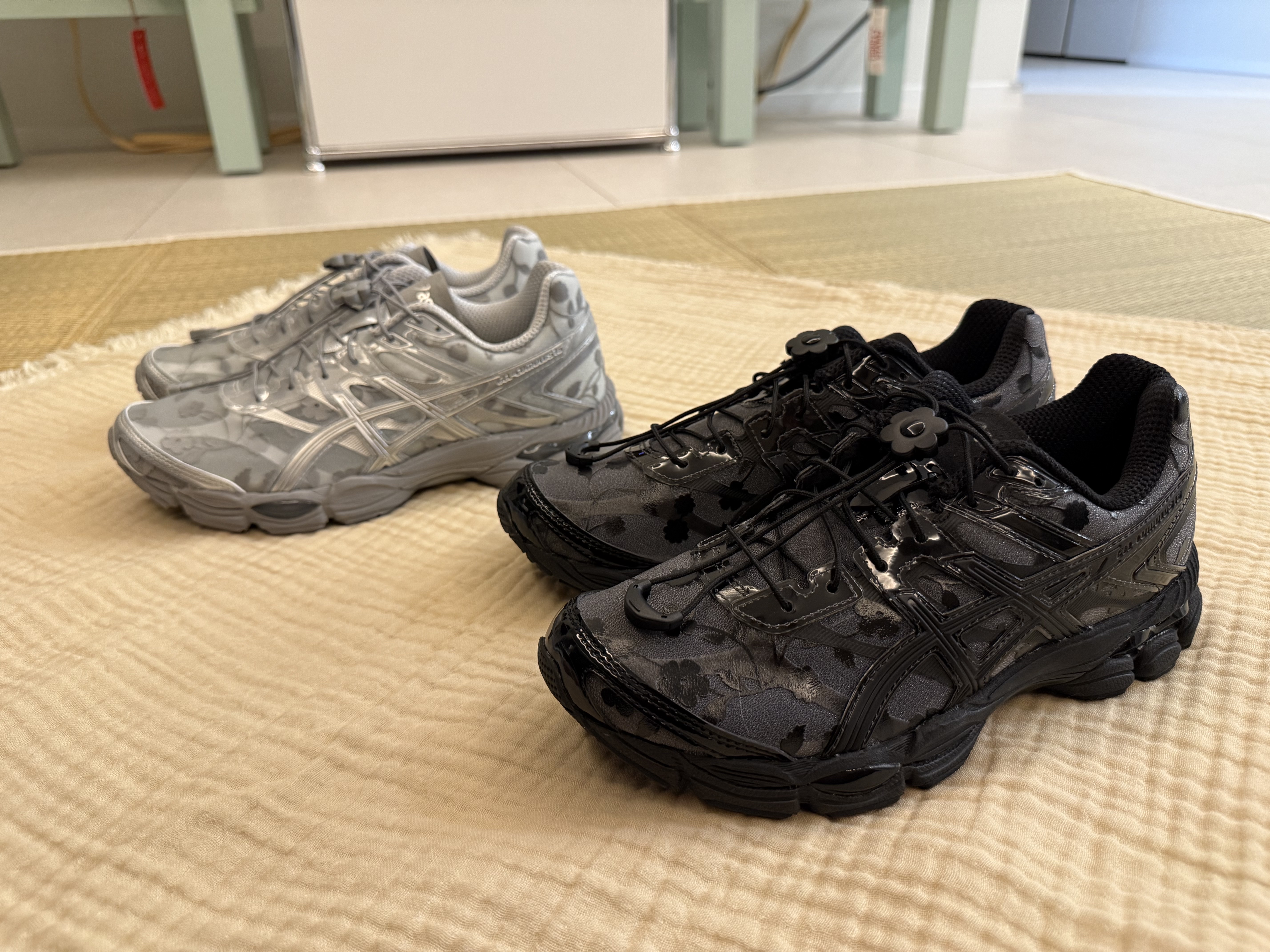 Asics x Cecilie Bahnsen Gel-Cumulus 16 Black, Asics x Cecilie Bahnsen Gel-Cumulus 16 Gray 착용 스타일 - 4