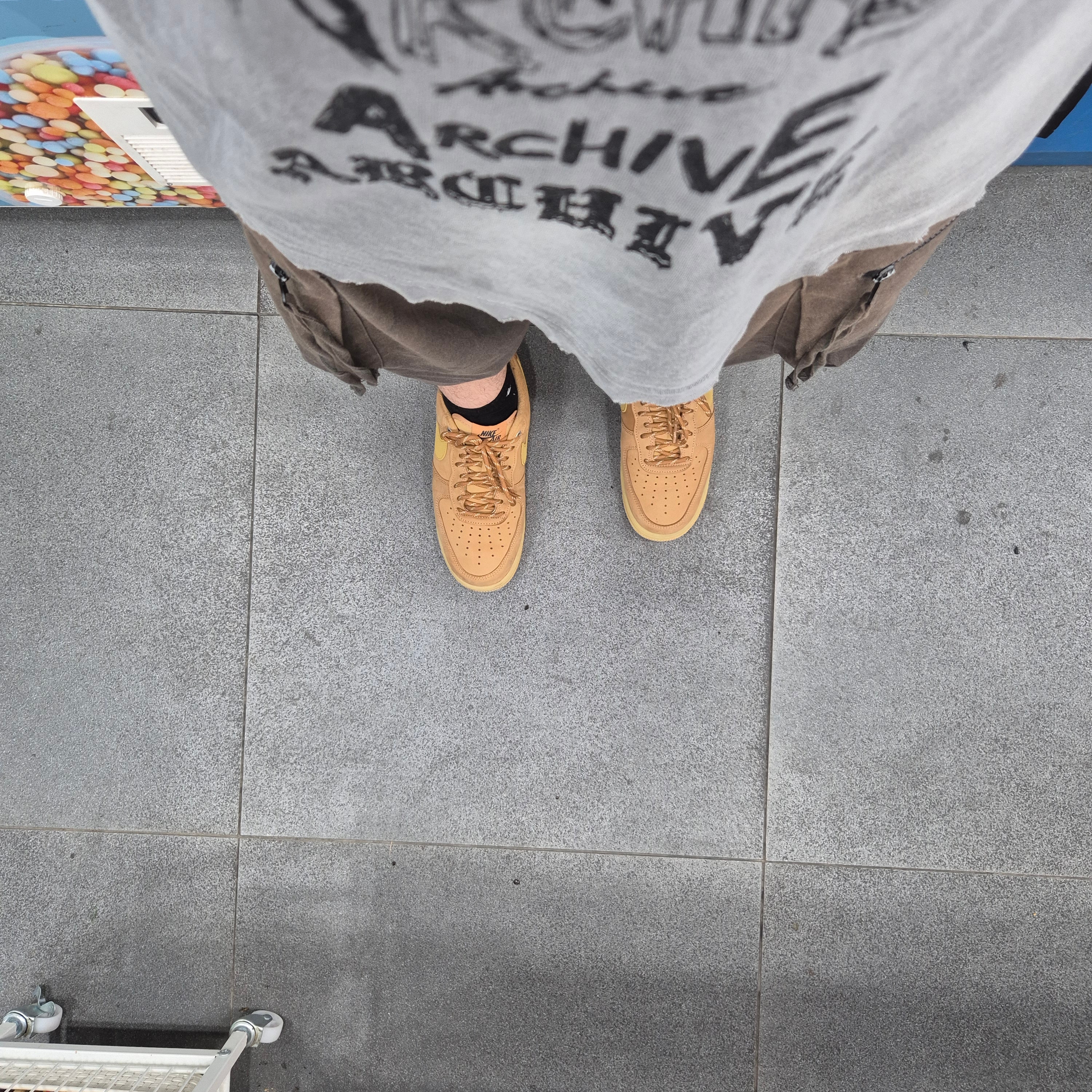 Nike Air Force 1 '07 WB Flax 착용 스타일