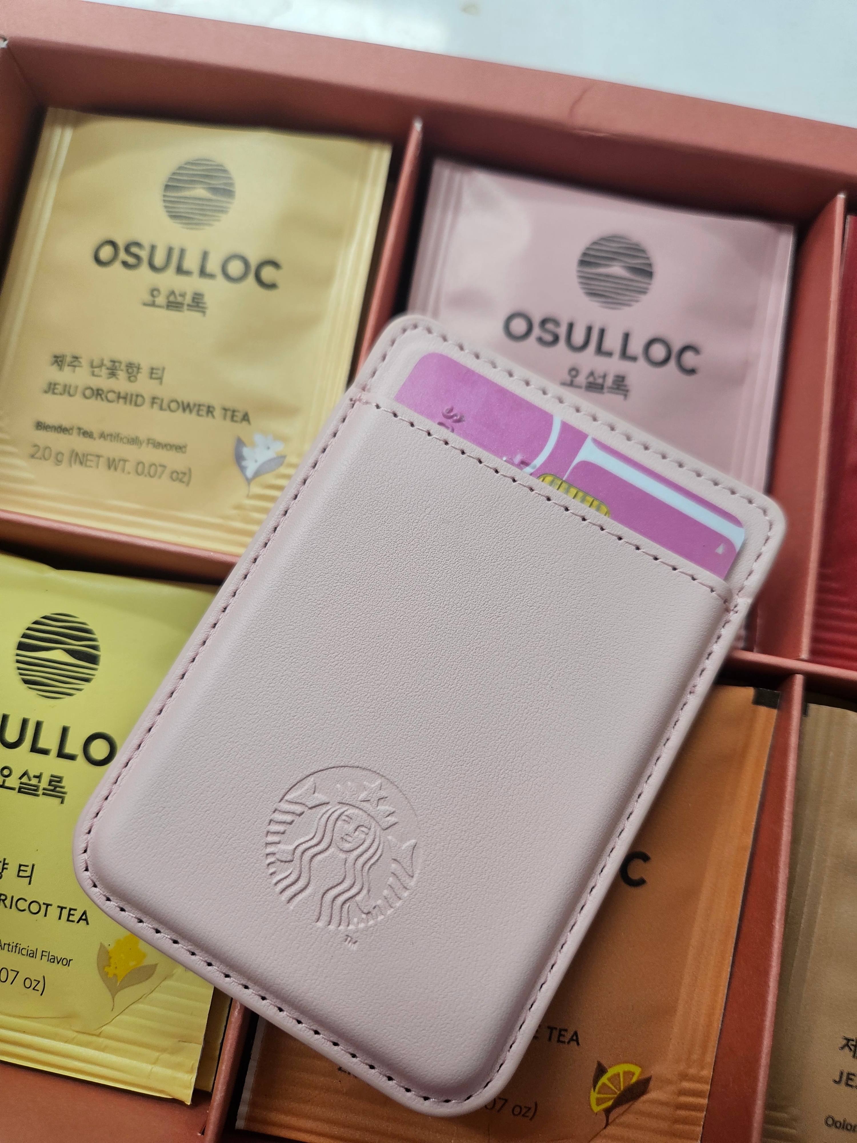Starbucks Magnetic Card Wallet Soft Pink 착용 스타일 - 2