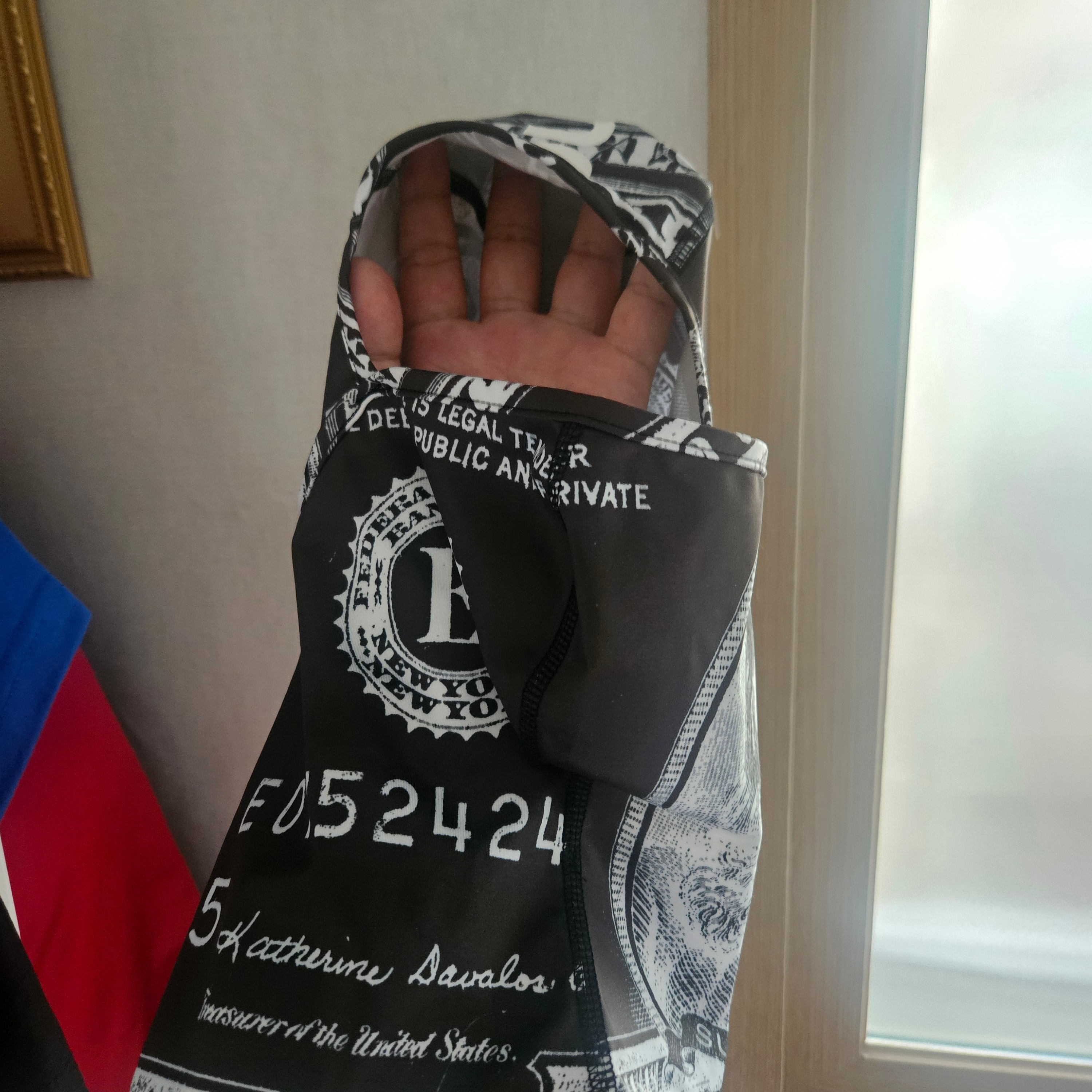 Supreme Lightweight Balaclava Black Money - 25SS 착용 스타일 - 2