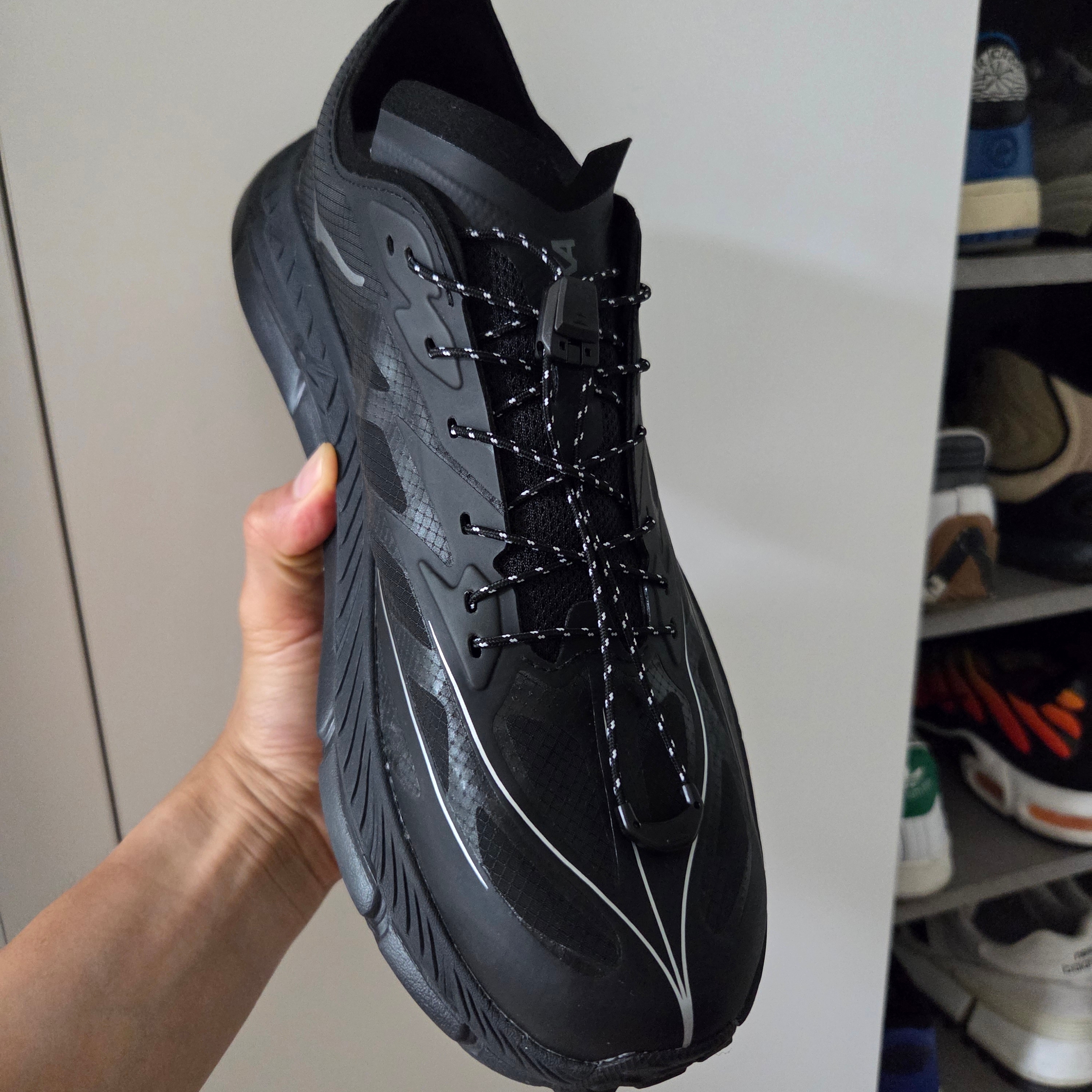 Hoka Mafate Speed 4 Lite Black Outer Orbit 착용 스타일 - 4