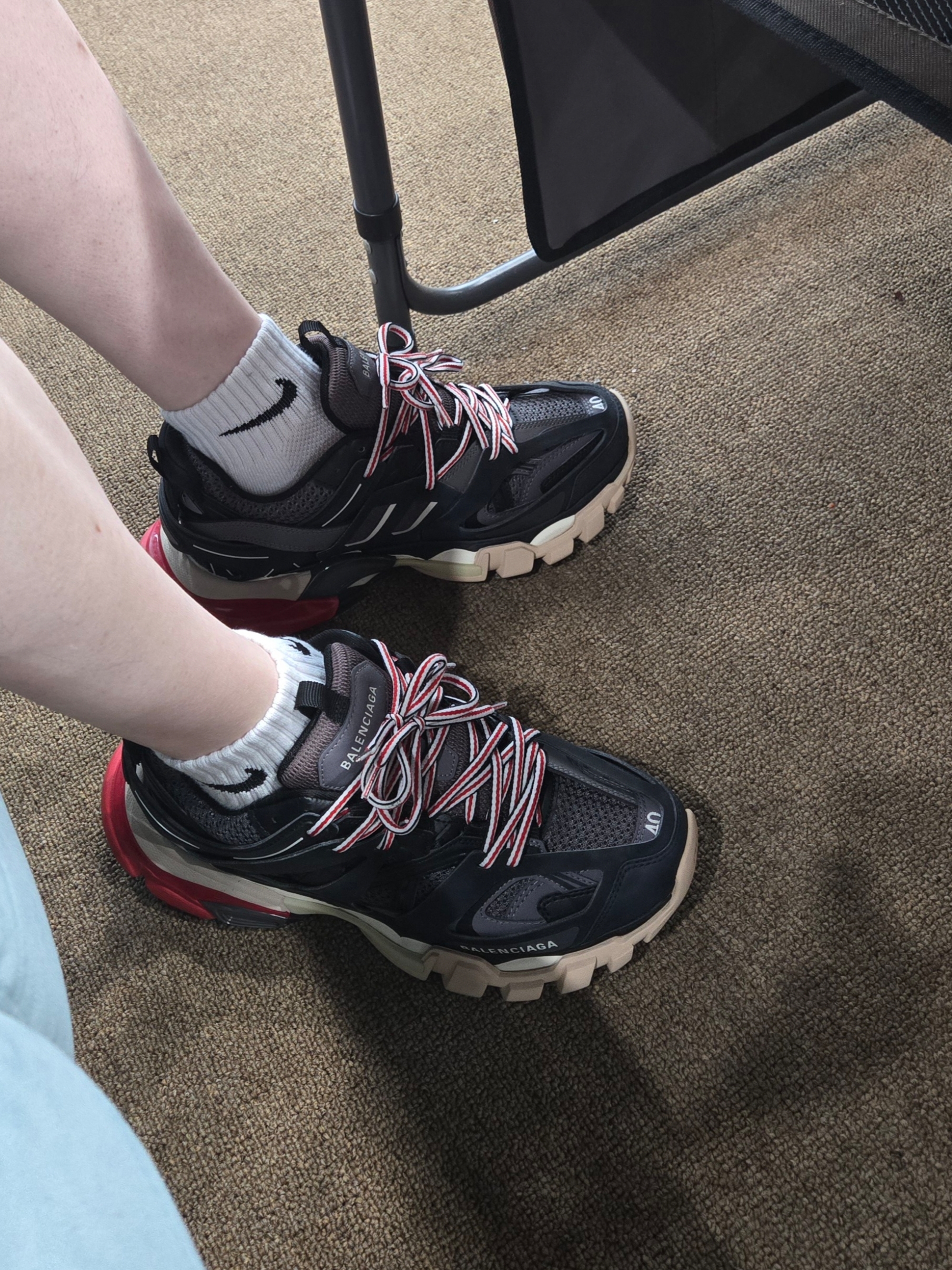 Balenciaga Track Sneakers Black Red 2019 착용 스타일