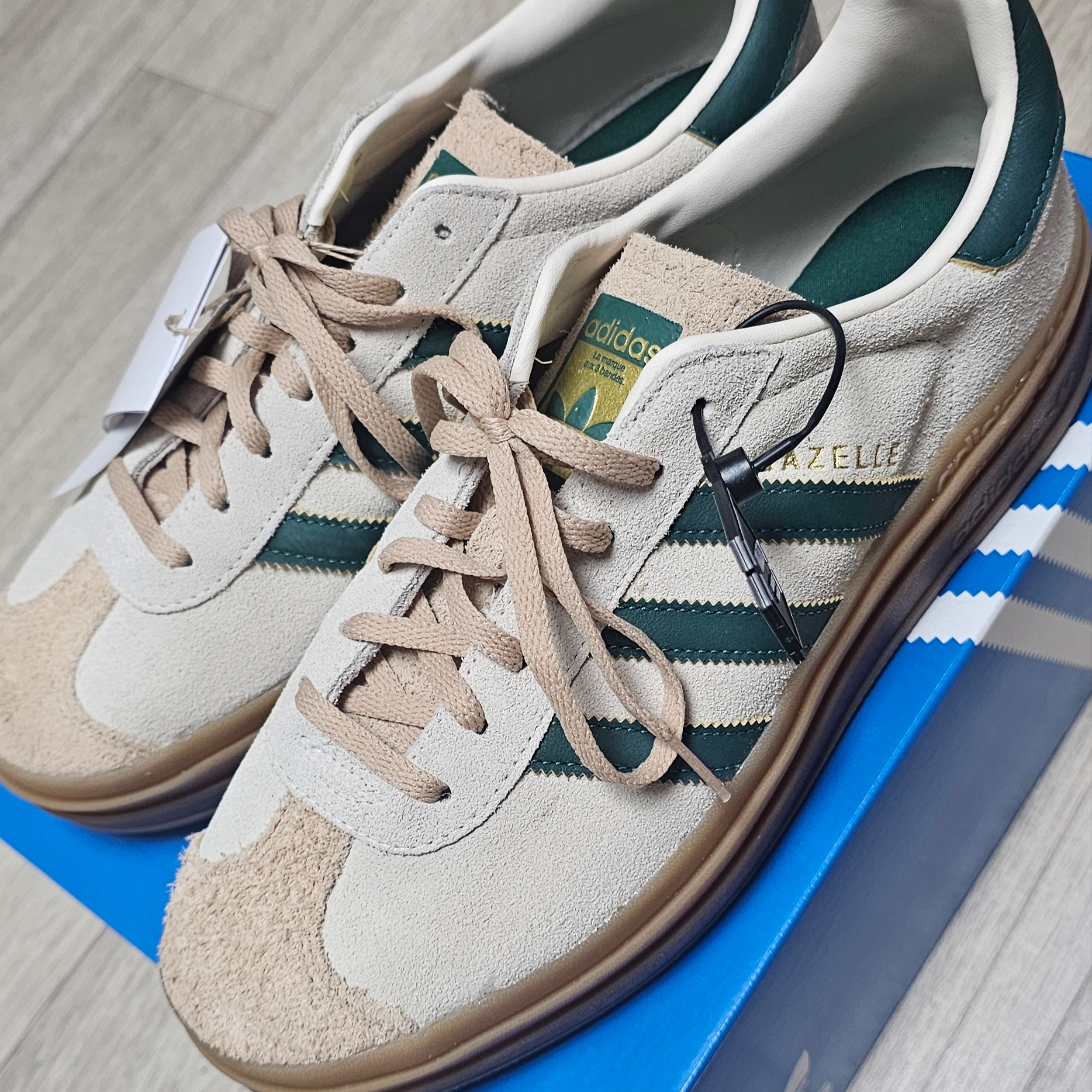(W) Adidas Gazelle Bold Cream White Collegiate Green 착용 스타일