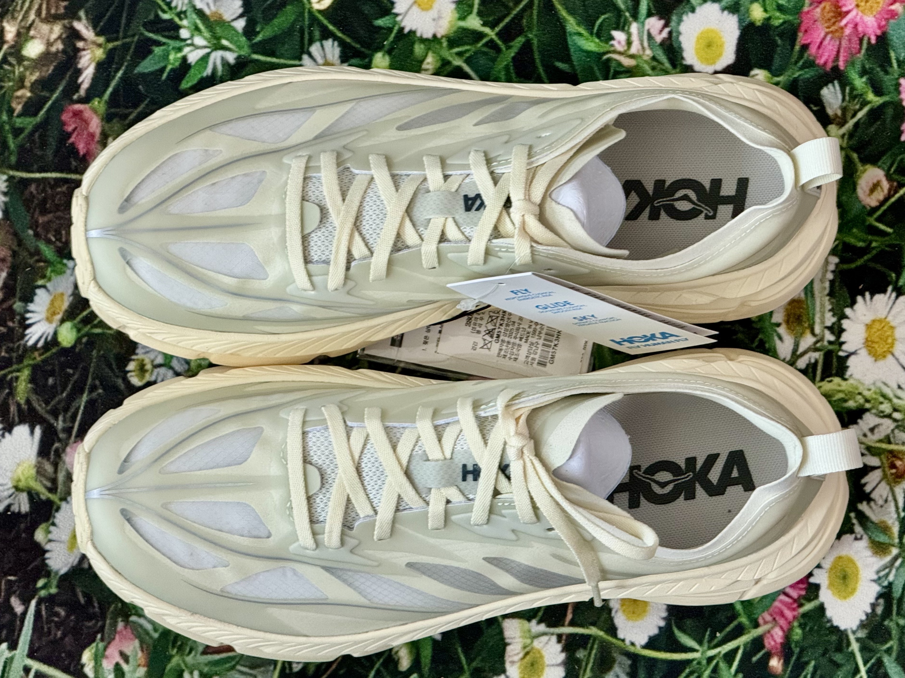 Hoka Mafate Speed 4 Lite Truffle Salt Vintage Yellow, Hoka Mafate Speed 4 Lite Black Outer Orbit 착용 스타일 - 3