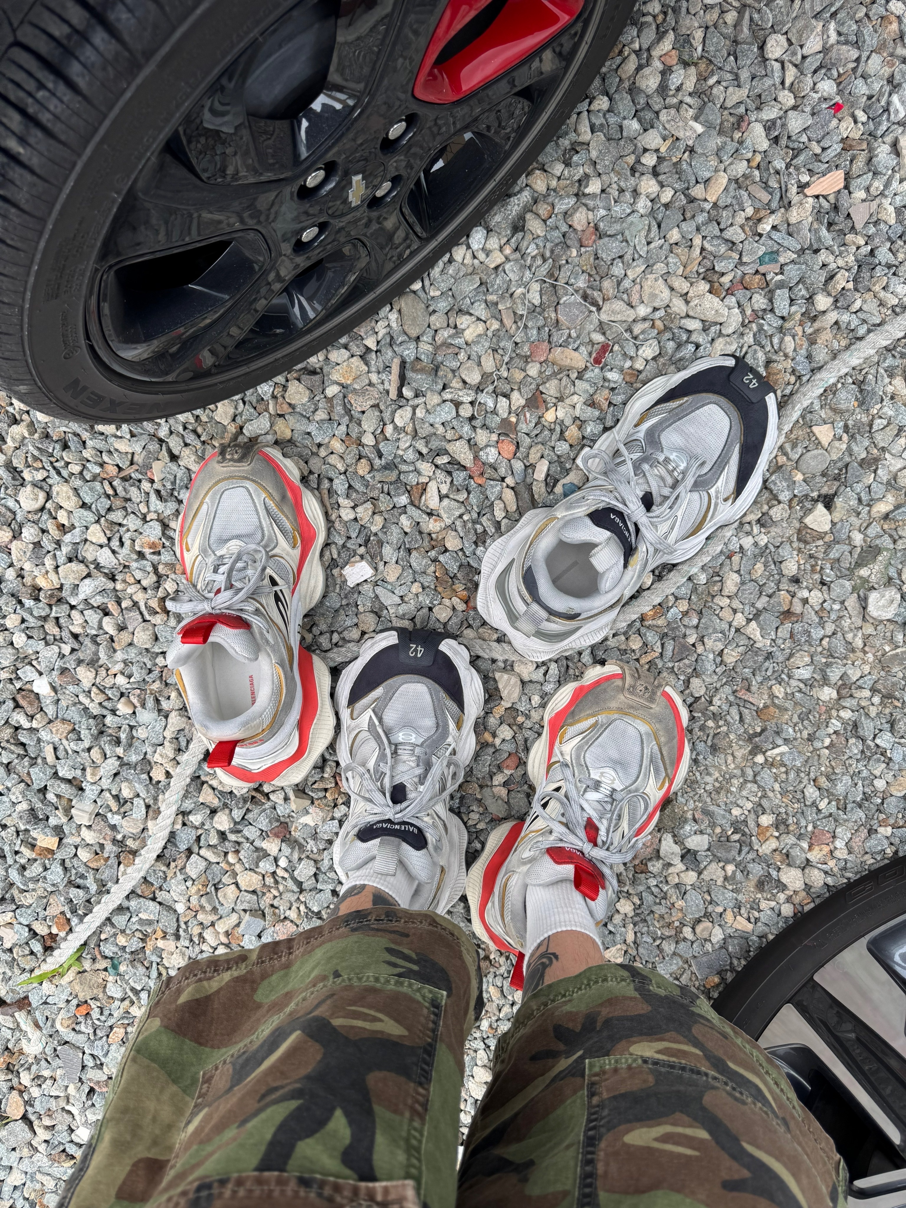 Balenciaga Cargo Sneakers White Grey, Balenciaga Cargo Sneakers Beige Grey Red 착용 스타일 - 6