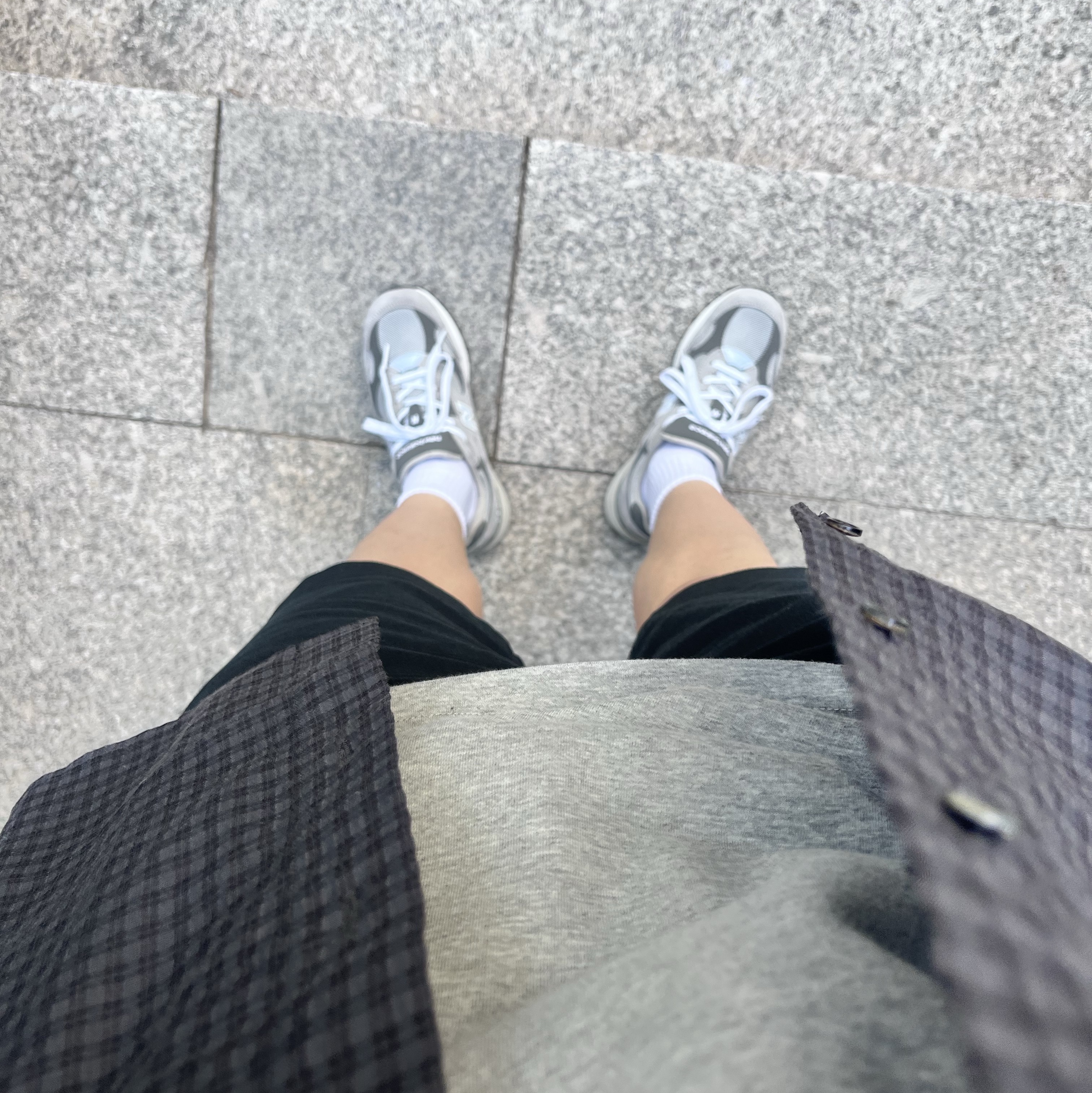 New Balance 992 Made in USA Core Grey Silver Metallic 착용 스타일