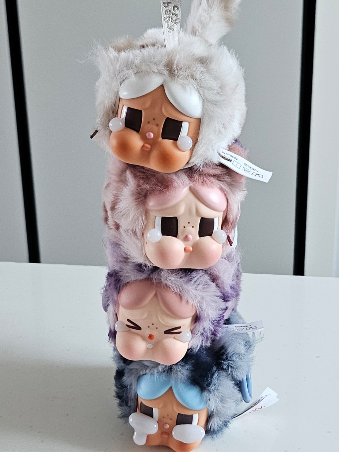 Pop Mart Crybaby Wild But Cutie Series Vinyl Plush Pendant (6 Blind Boxes) 착용 스타일