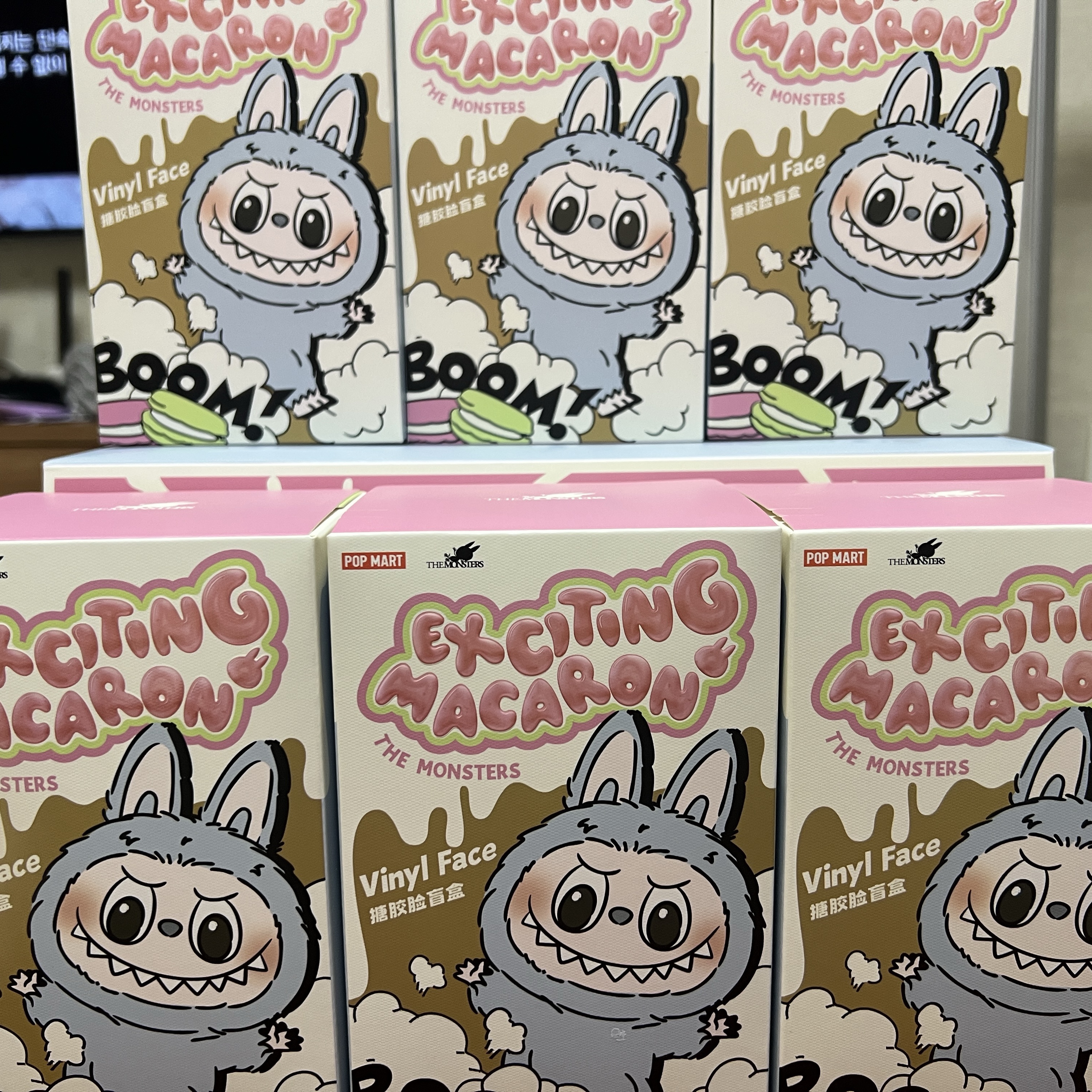 Pop Mart The Monsters Labubu Tasty Macarons Series Sealed Case (6 Blind Boxes) 착용 스타일 - 3