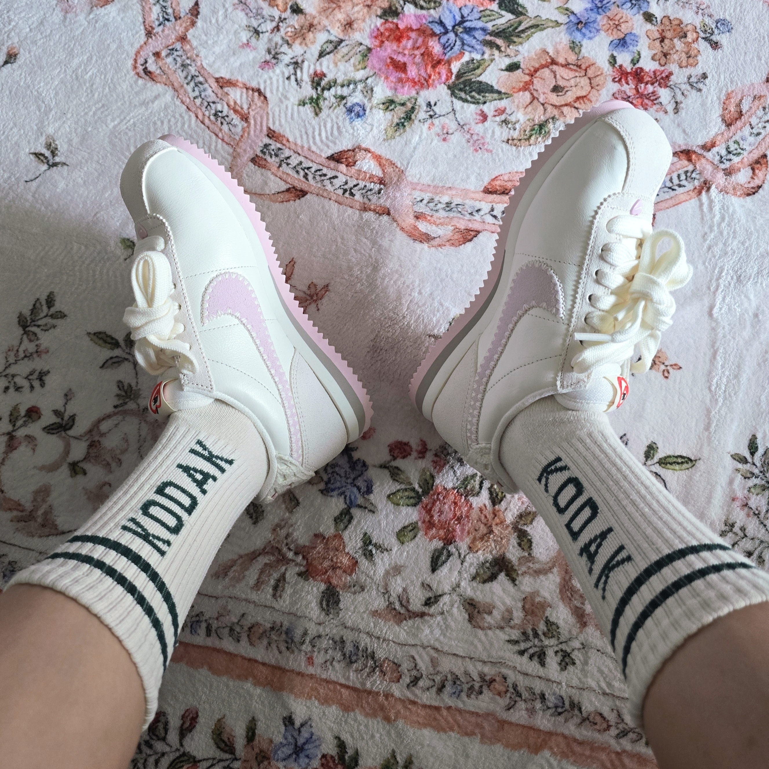 (W) Nike Cortez Valentine's Day Sail Pink Foam 착용 스타일 - 2