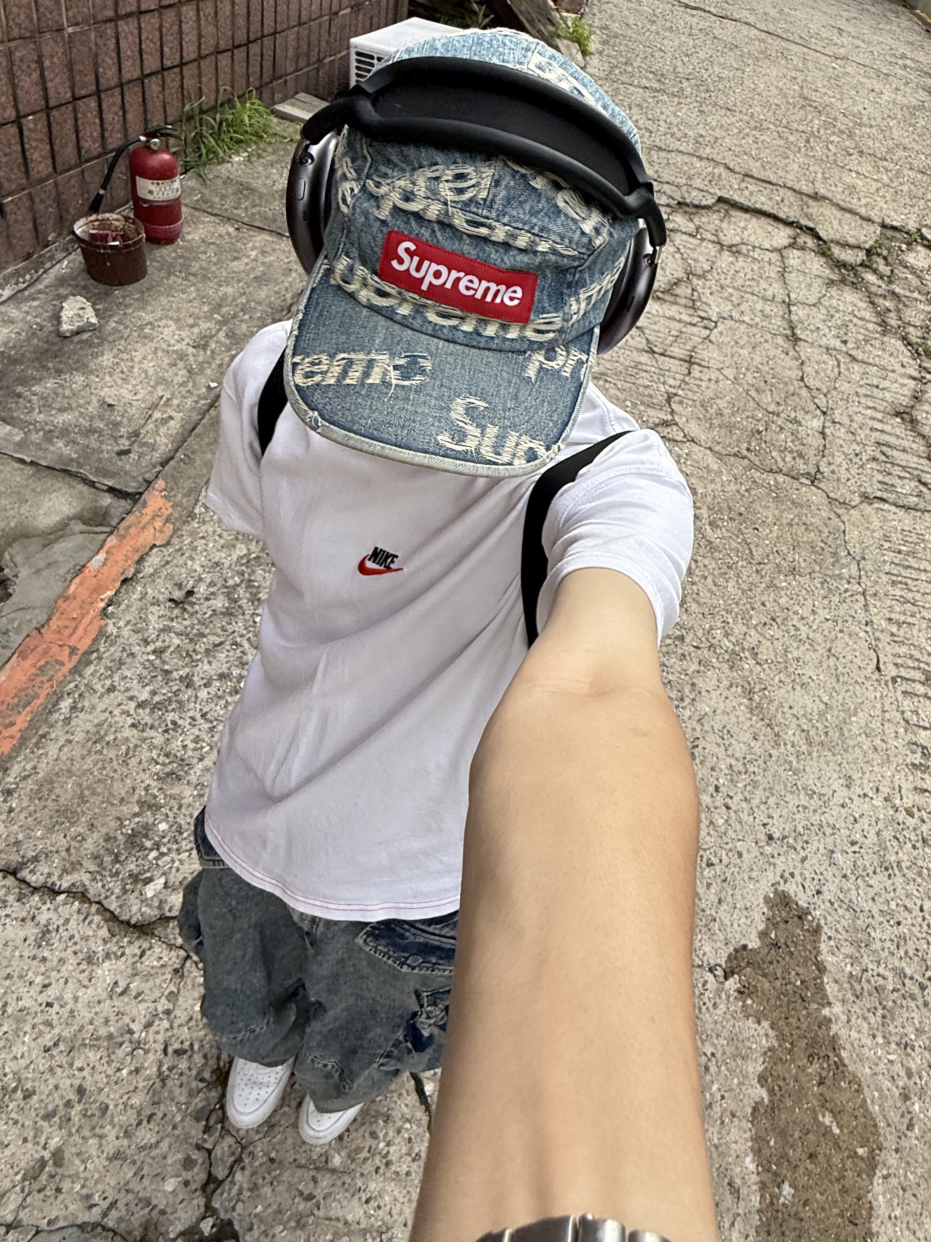 Nike x Supreme Air Force 1 Low White, Supreme Mesh Small Backpack Black - 23SS 착용 스타일 - 7