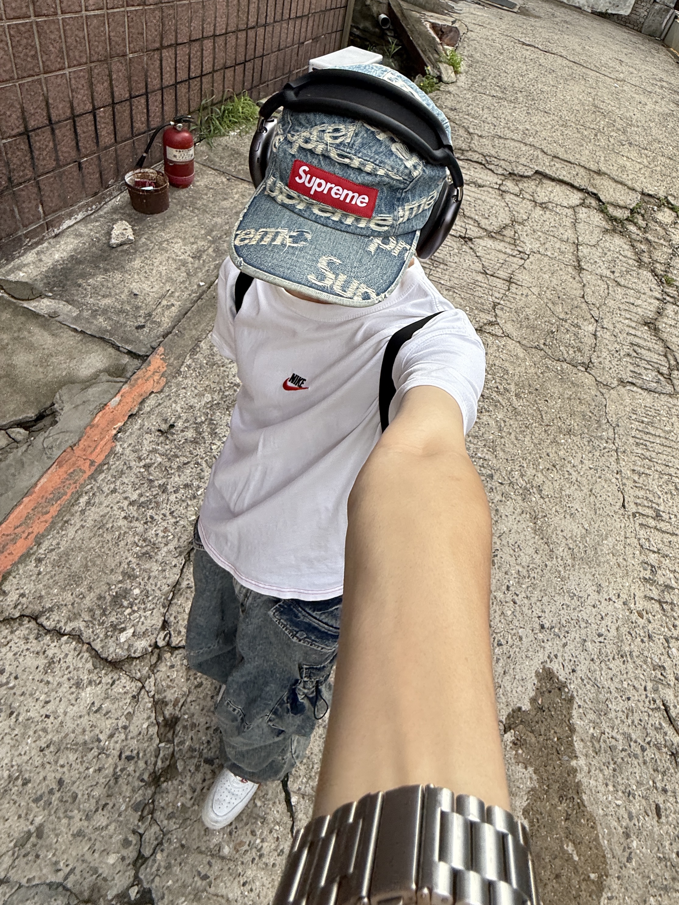 Nike x Supreme Air Force 1 Low White, Supreme Mesh Small Backpack Black - 23SS 착용 스타일 - 10