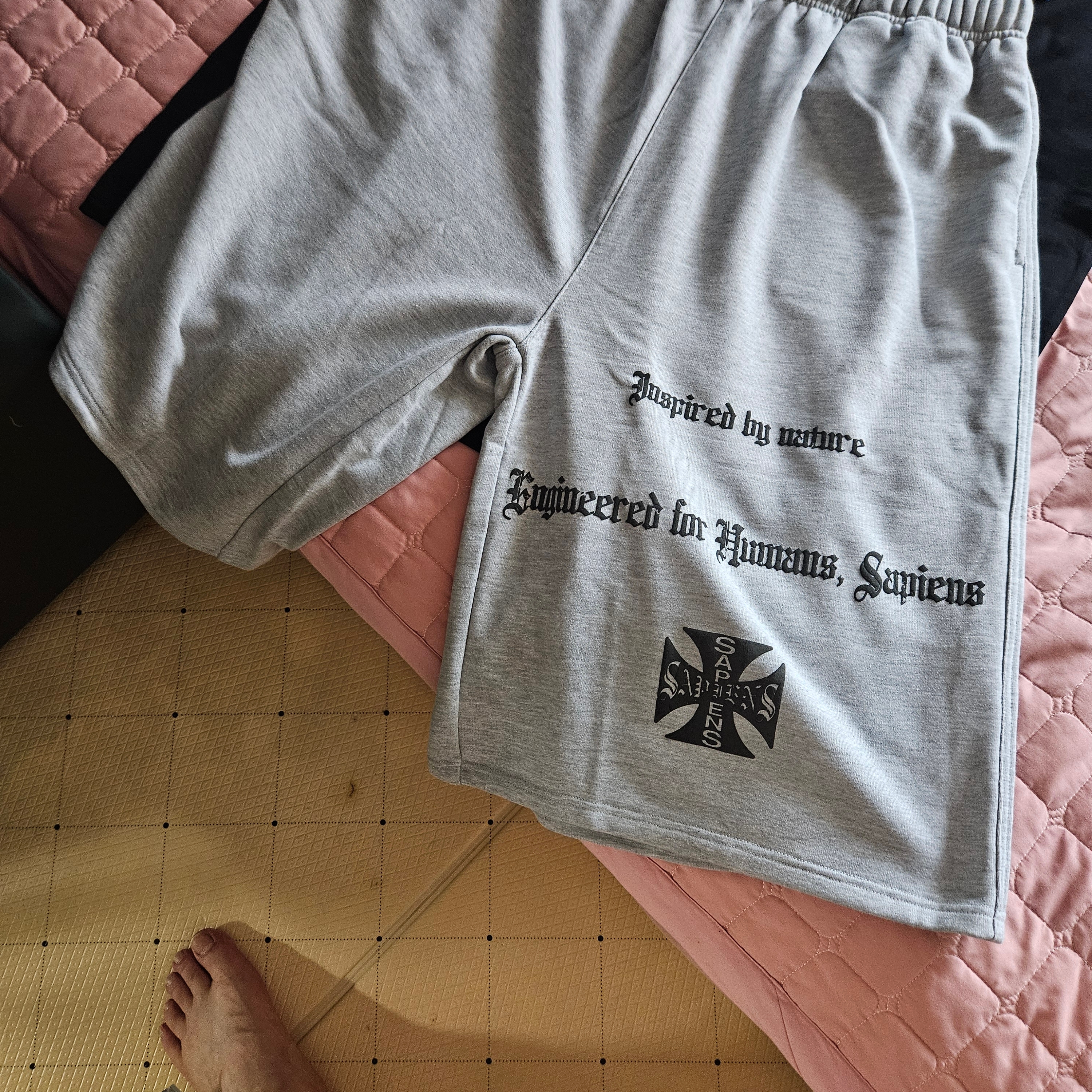 [KREAM 단독] Sapiens Engineered Waffle Over Fit Shorts Black 착용 스타일 - 3