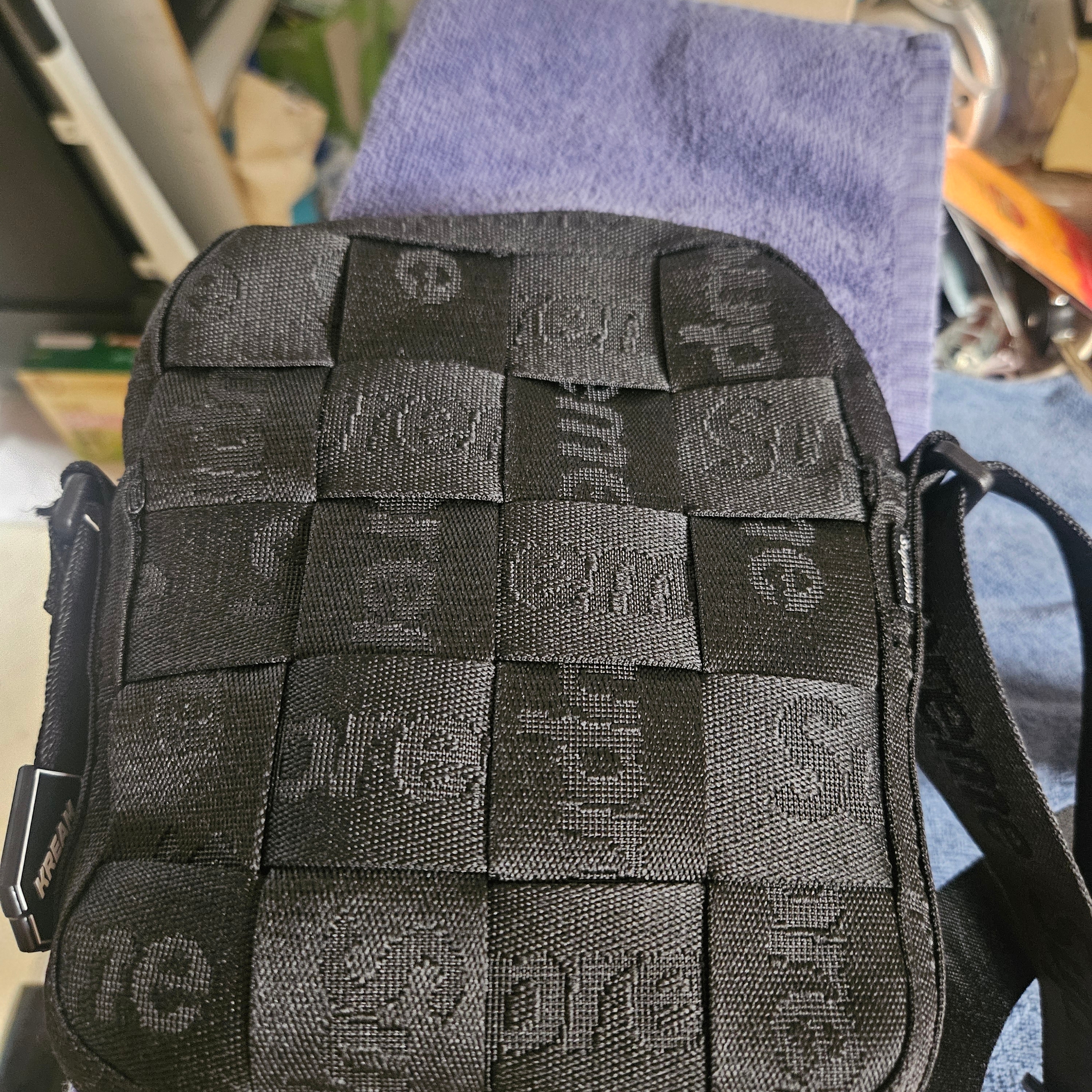 Supreme Woven Shoulder Bag Black - 23SS 착용 스타일 - 1