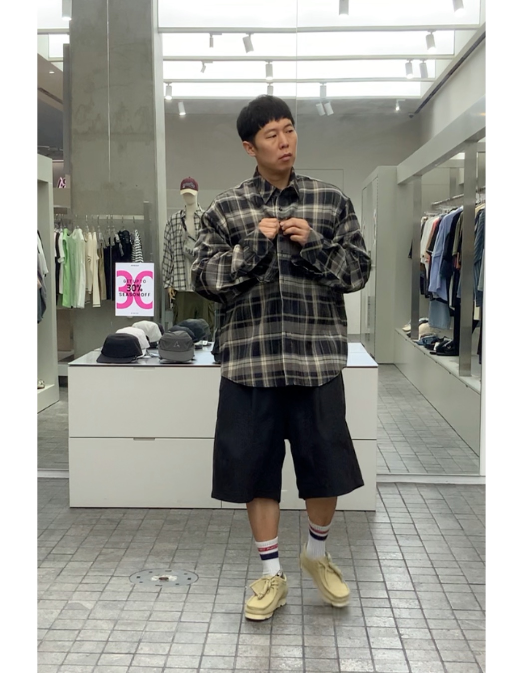 Clarks Wallabee GTX Maple Suede - 25FW, Undermycar Mu.110 Original Logo Pinched hem Banding Bermuda Shorts Black 착용 스타일 - 1