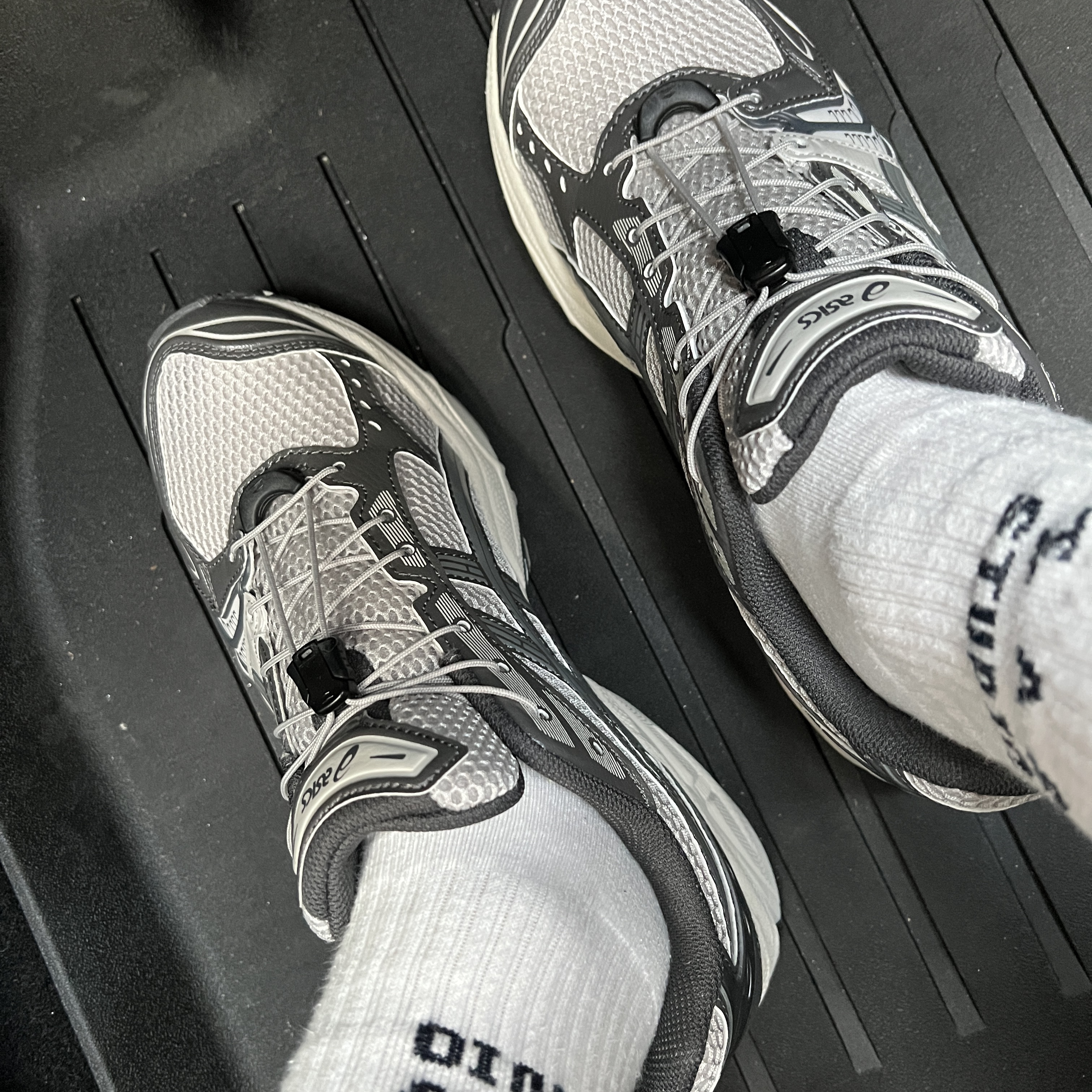 Asics Unlimited Gel-Kayano 14 Oyster Grey Clay Grey 착용 스타일