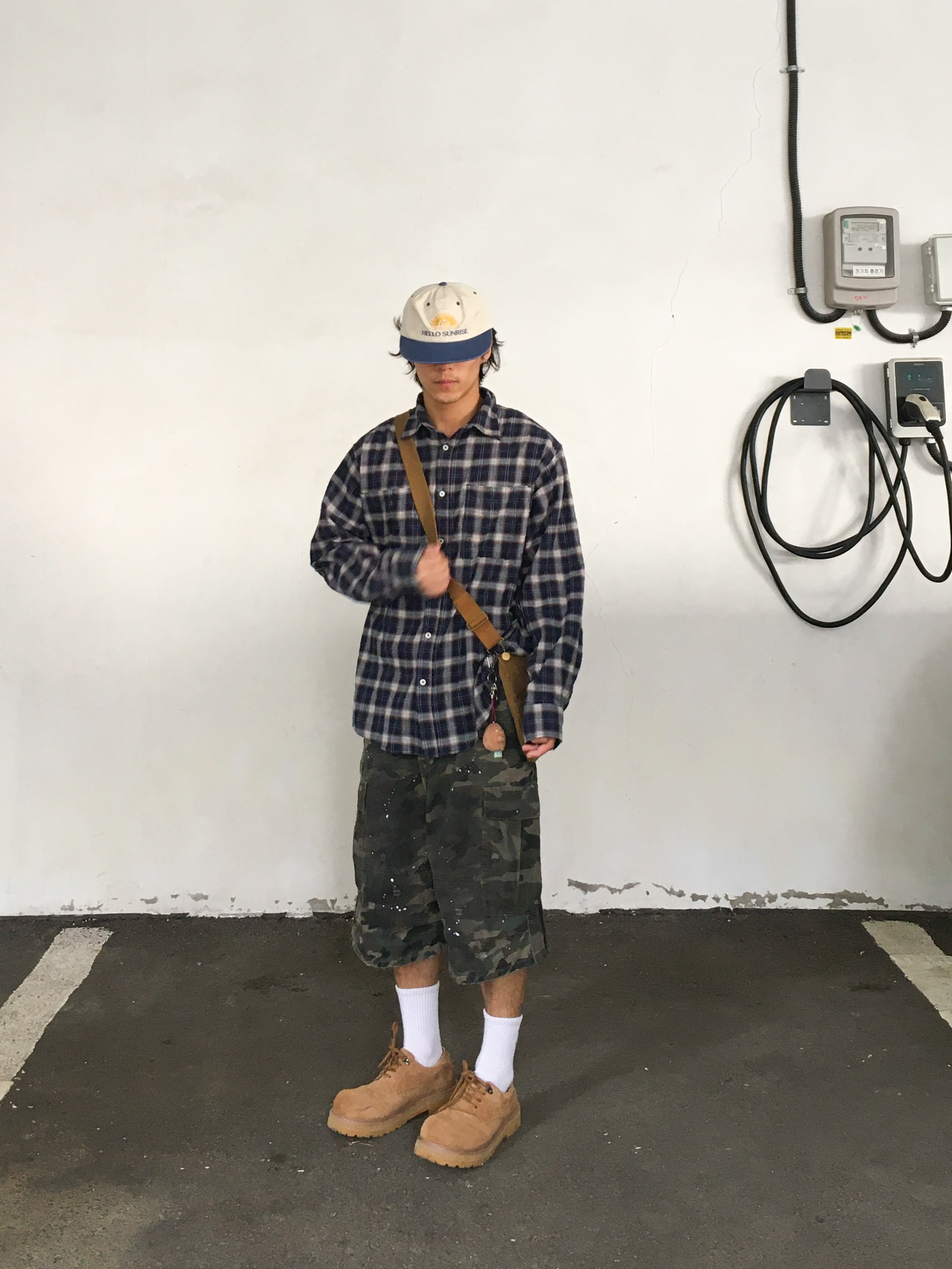 Hello Sunrise 90s Logo 6Panel Cap Beige & Navy 착용 스타일 - 2