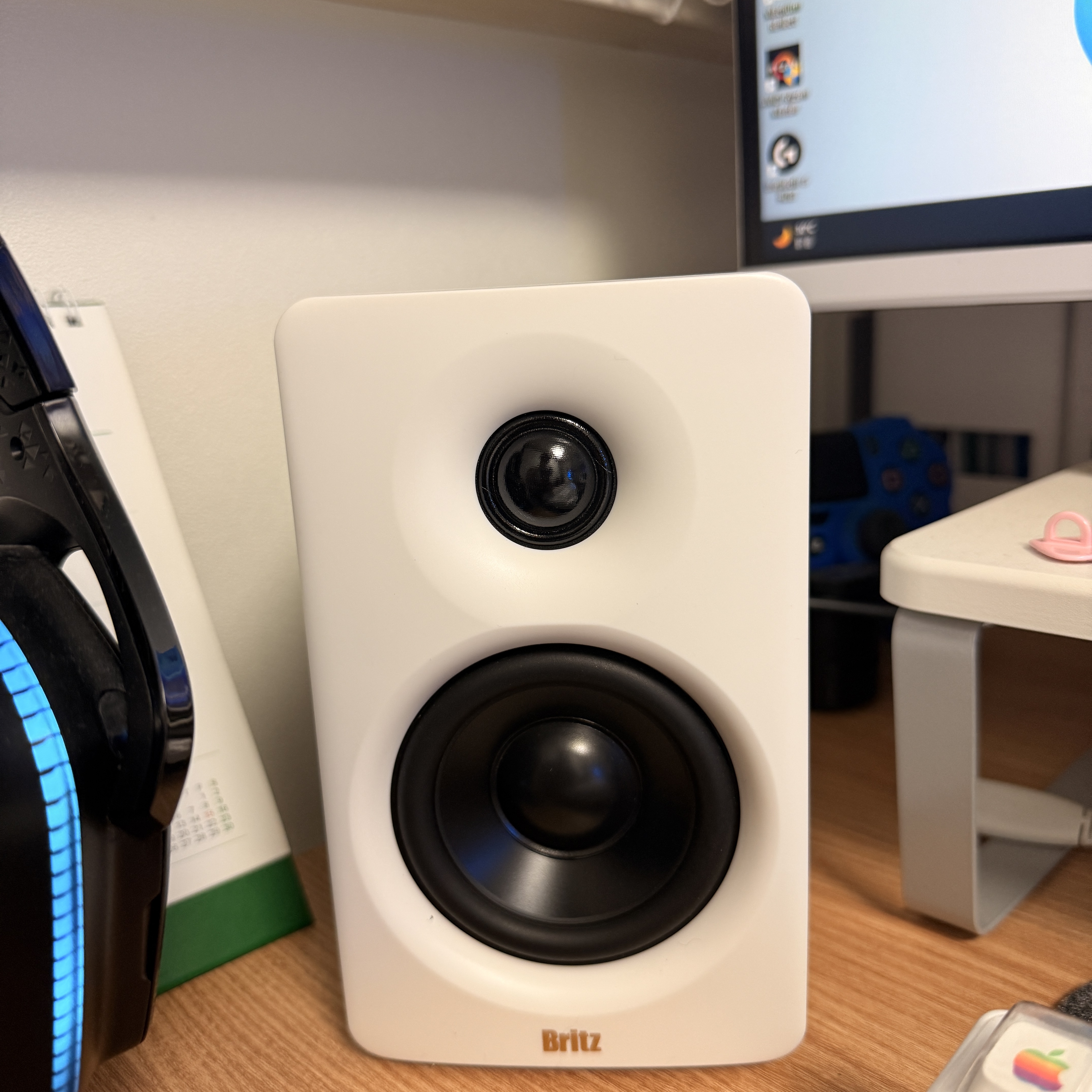 Britz BR-Monitor6 Bluetooth Studio Monitor Speaker White 착용 스타일