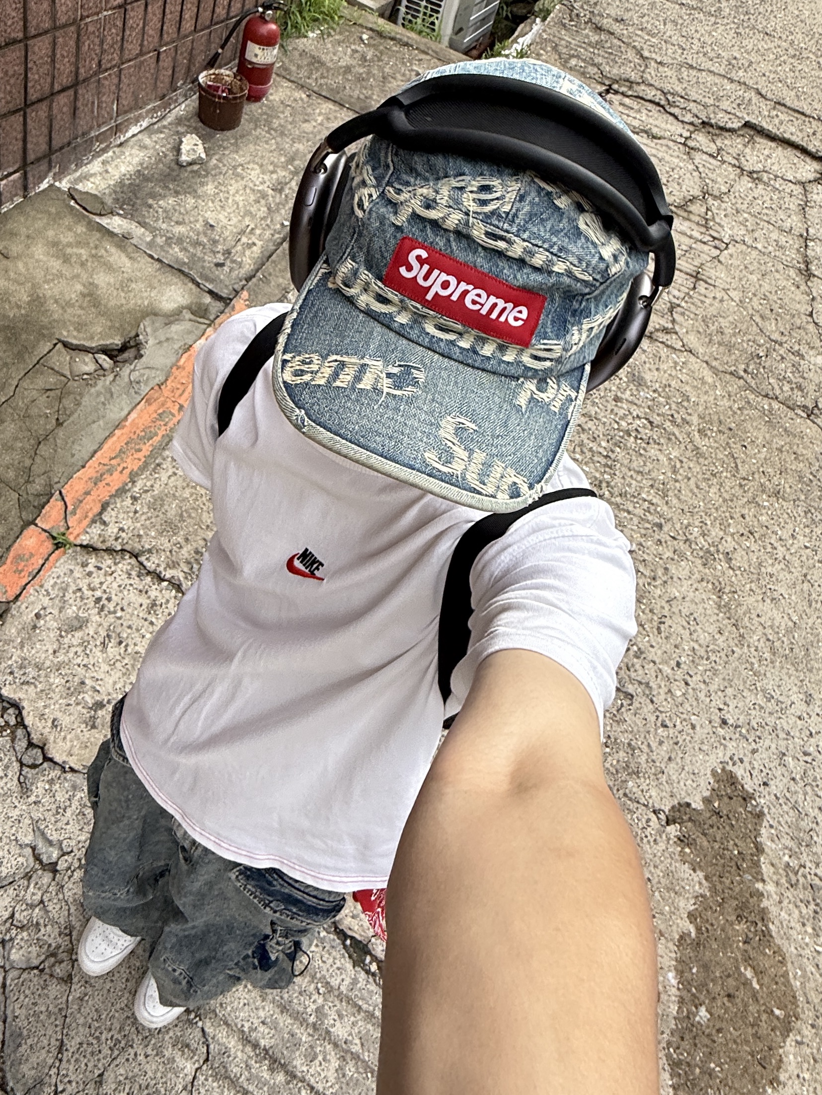 Nike x Supreme Air Force 1 Low White, Supreme Mesh Small Backpack Black - 23SS 착용 스타일 - 9