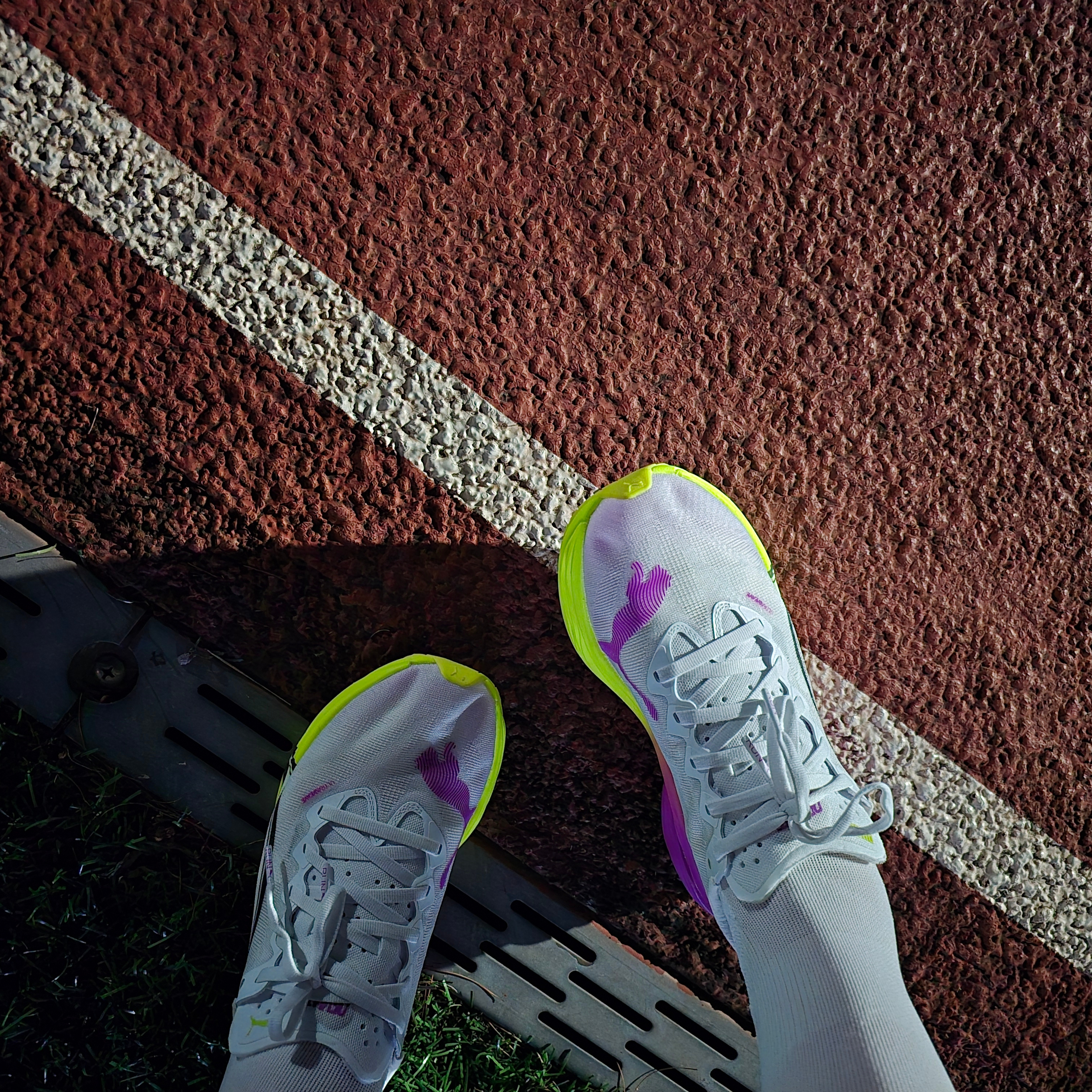 (W) Puma Deviate Nitro Elite 3 White Pure Magenta 착용 스타일 - 1