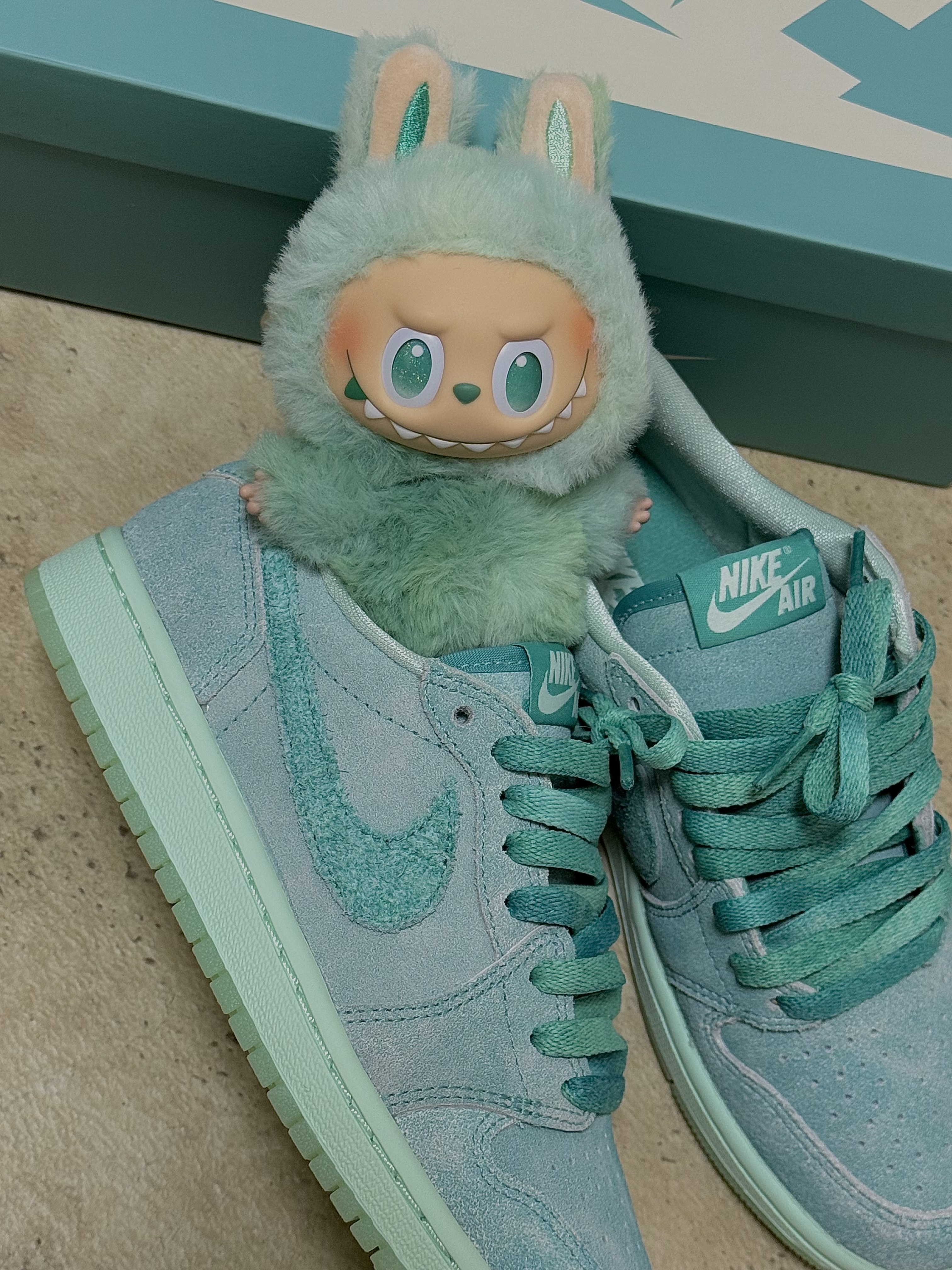 (W) Jordan 1 Retro Low OG Washed Teal, Pop Mart Labubu The Monsters Highlight Series Serenity Keyring (Opened Case) 착용 스타일