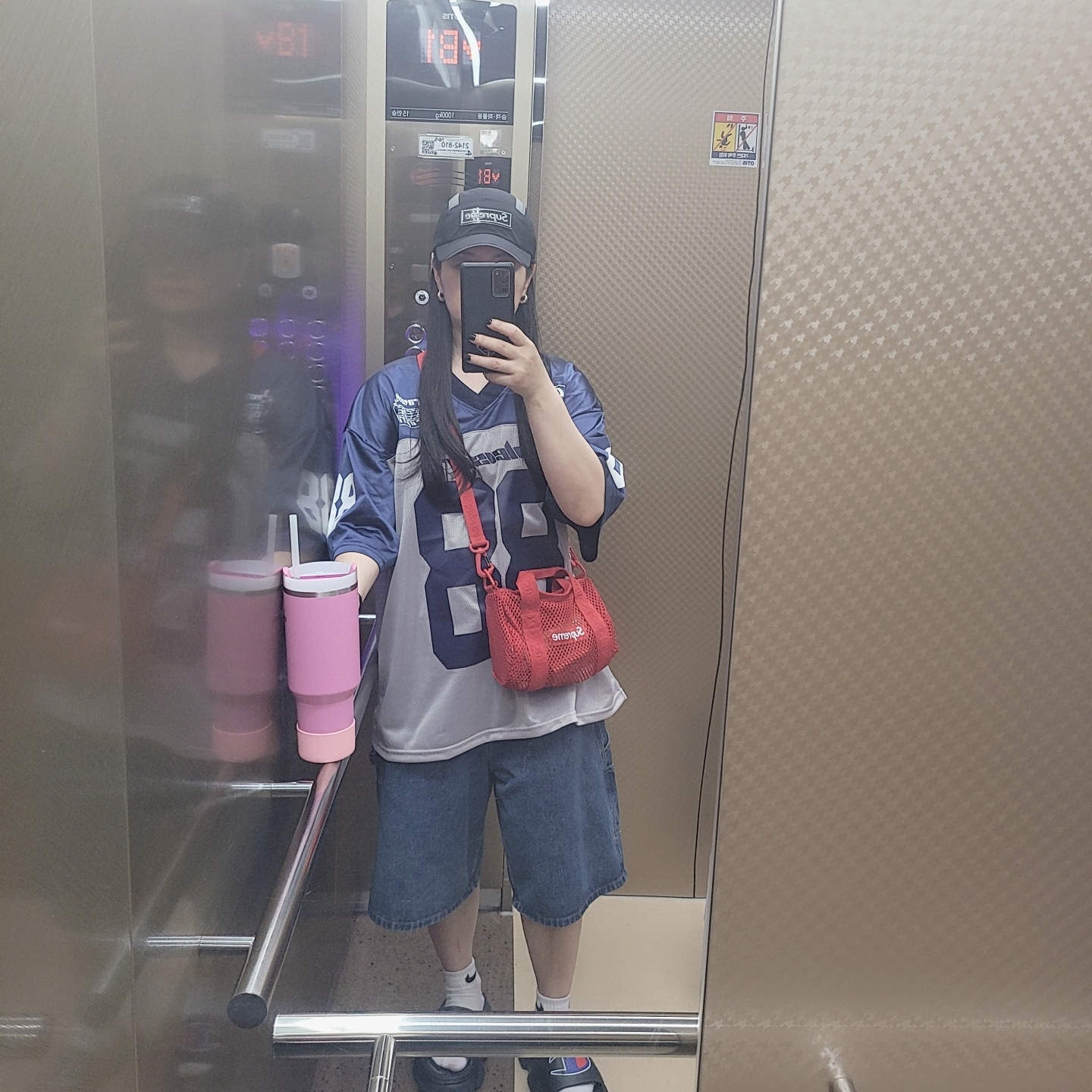 Supreme Mesh Mini Duffle Bag Red - 25SS, Supreme Side Mesh Camp Cap Black - 25SS 착용 스타일