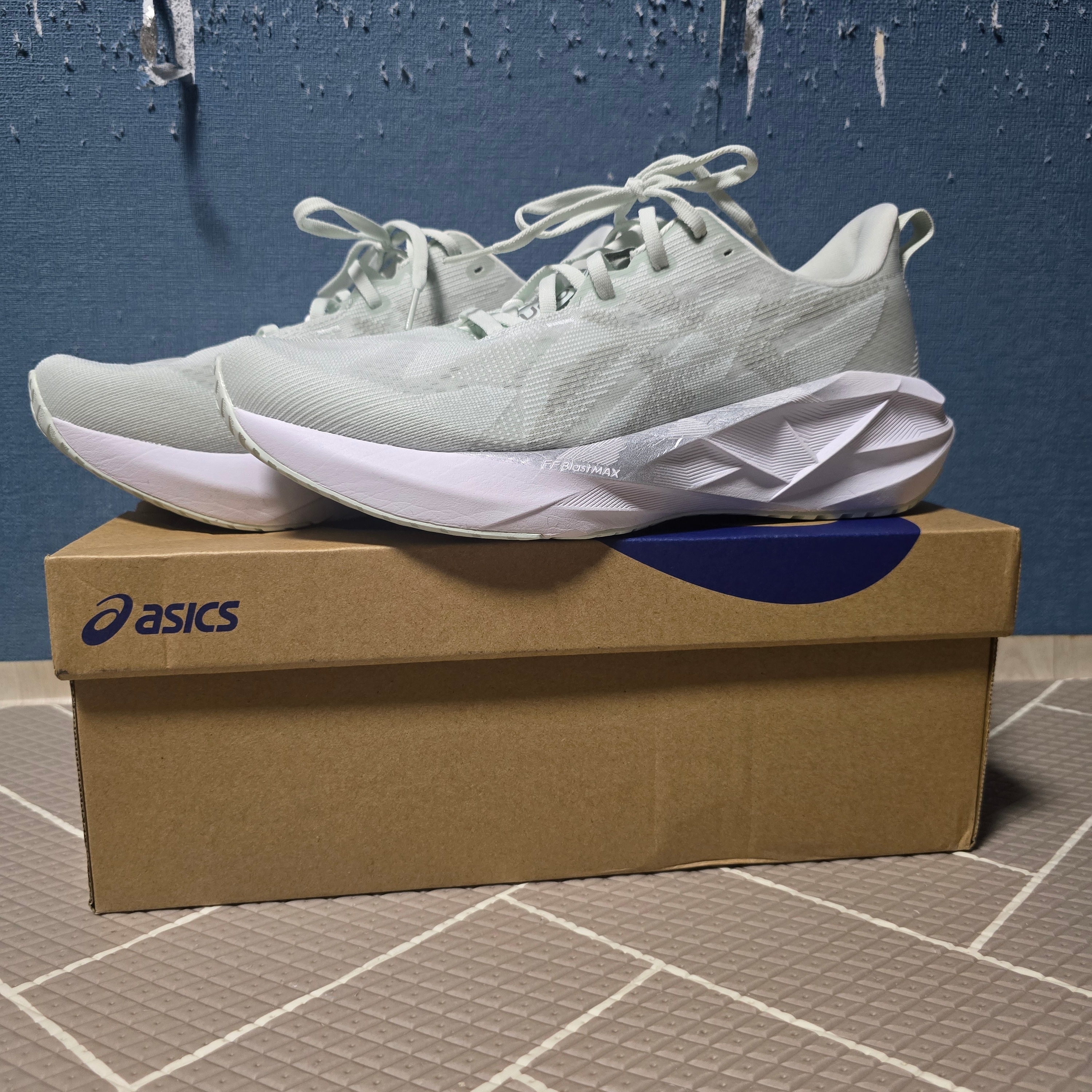 Asics Novablast 5 Pure Aqua Seal Grey 착용 스타일