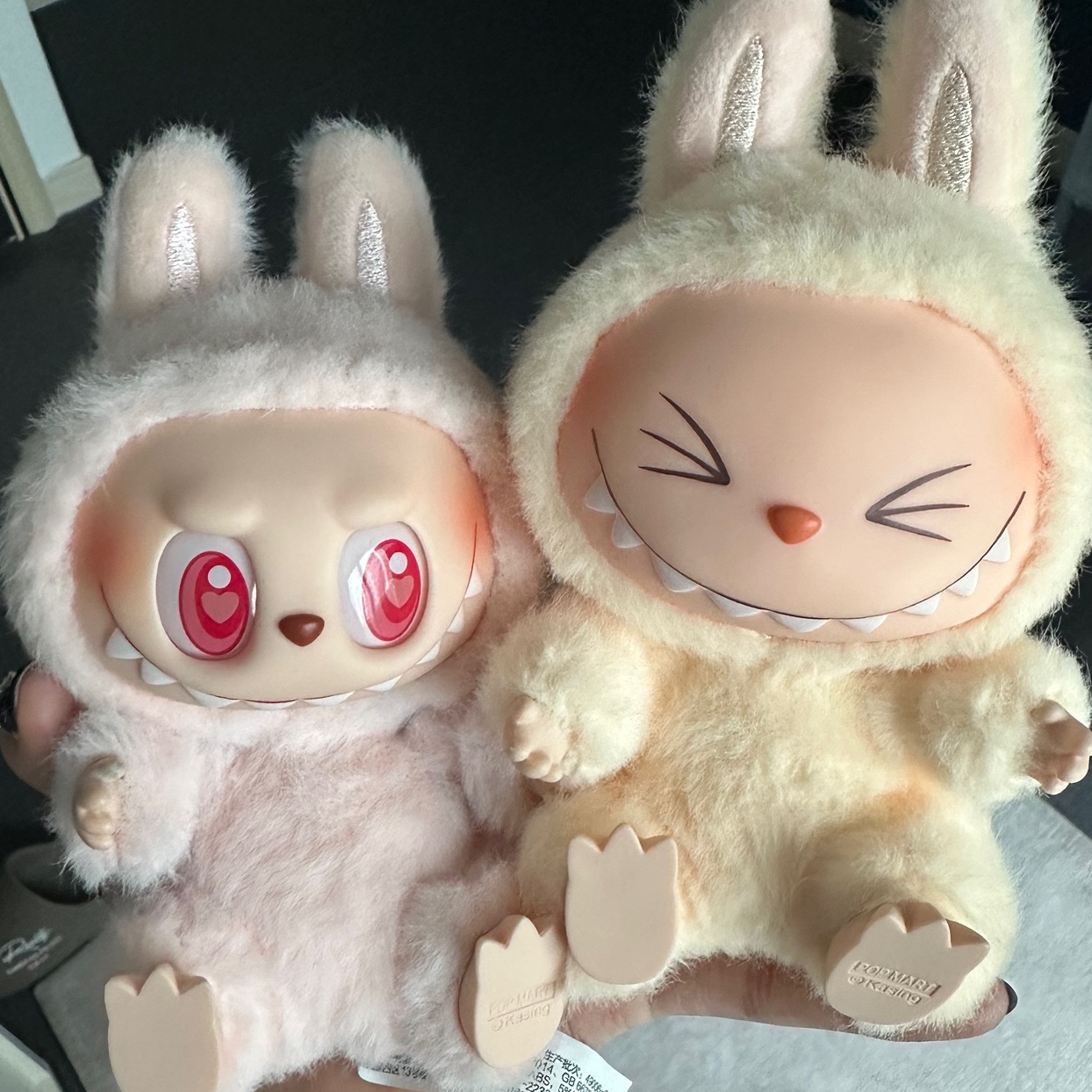Pop Mart Labubu Let's Play Together Doll Series Dada Keyring (Opened Case), Pop Mart Labubu Let's Play Together Doll Series Sisi Keyring (Opened Case) 착용 스타일