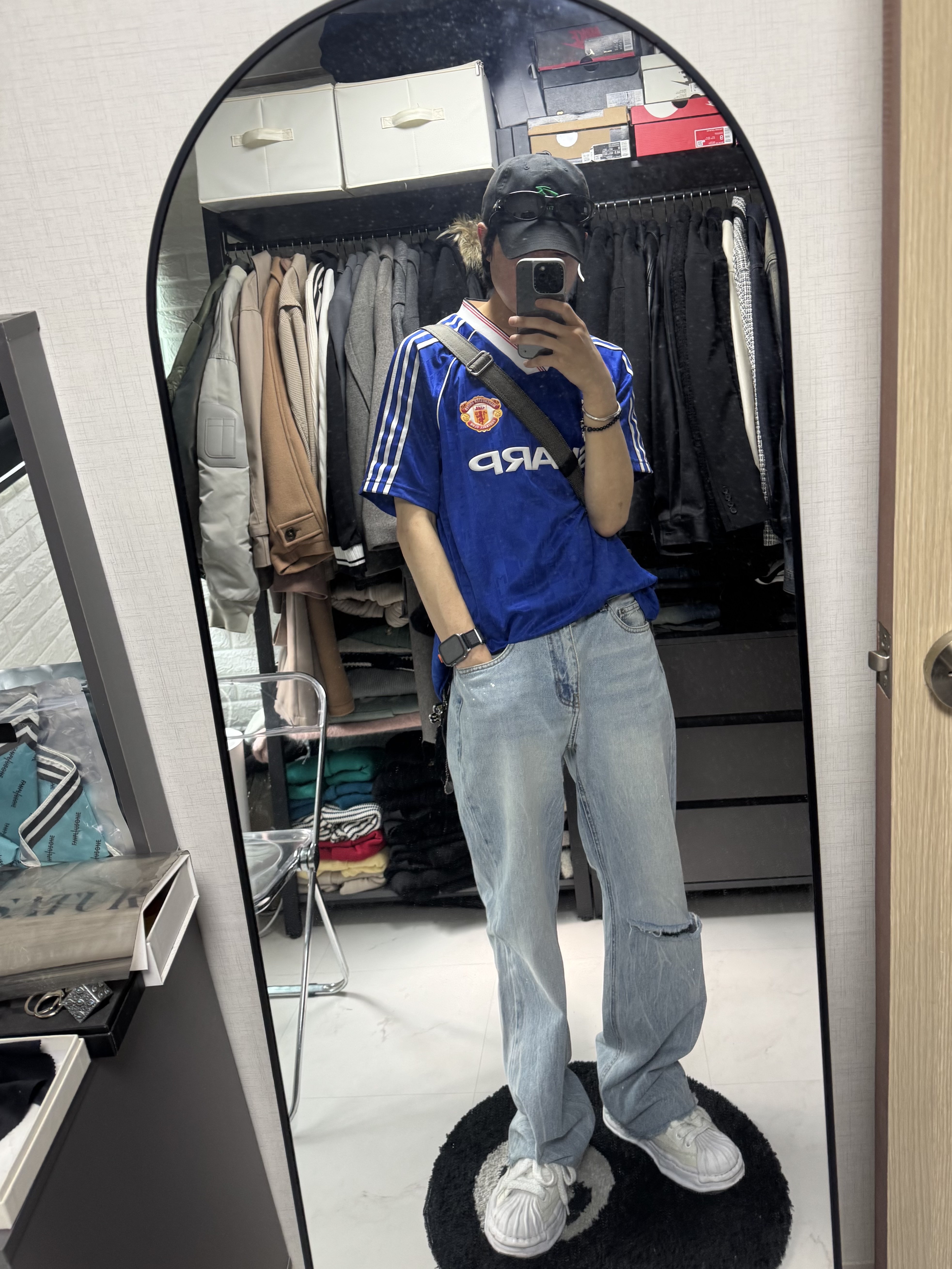 Human Made Animal Keychain #2 Silver, Adidas Manchester United 1988/90 Jersey Collegiate Royal - US Sizing 착용 스타일 - 1