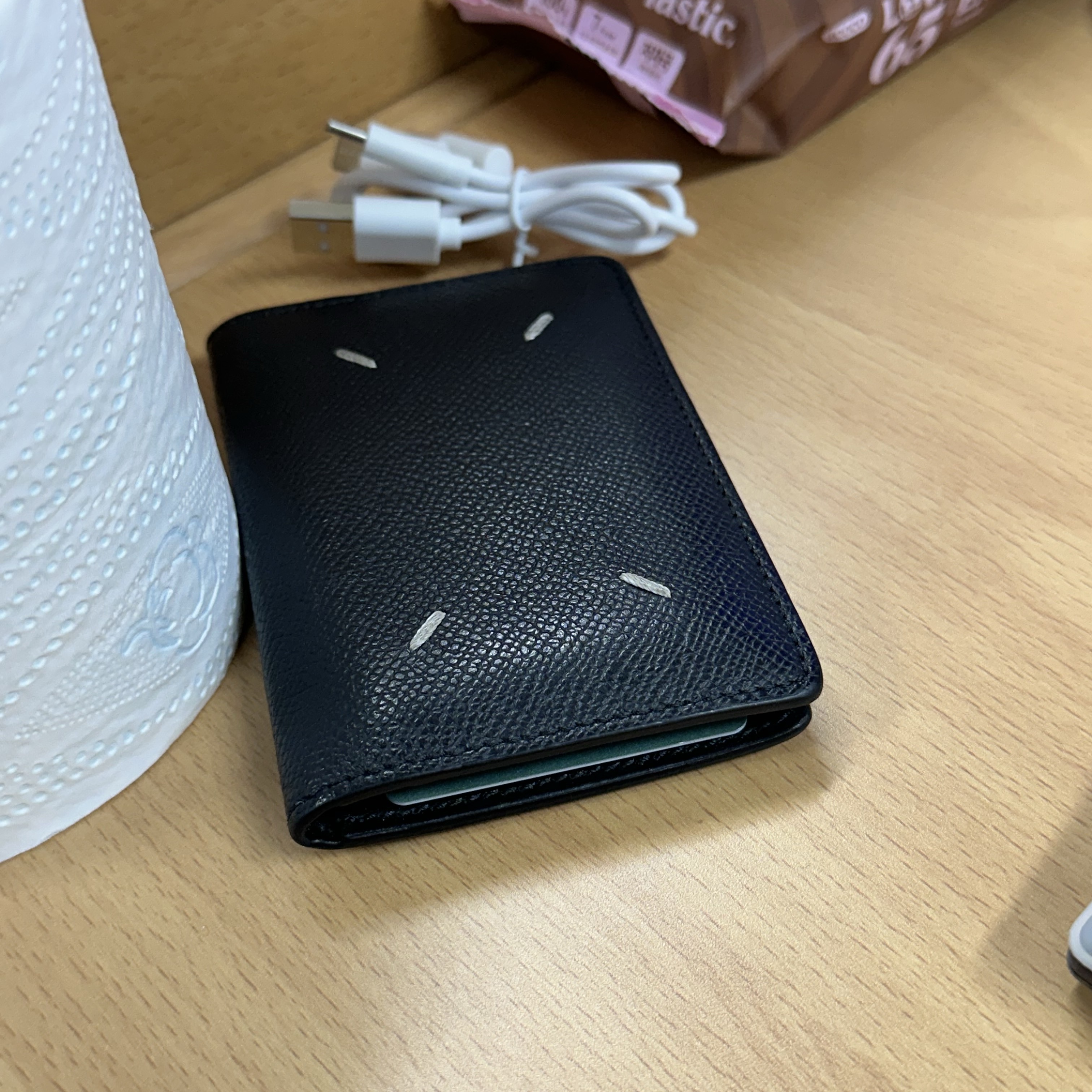 Maison Margiela Leather Bi-Fold Card Holder Black 착용 스타일